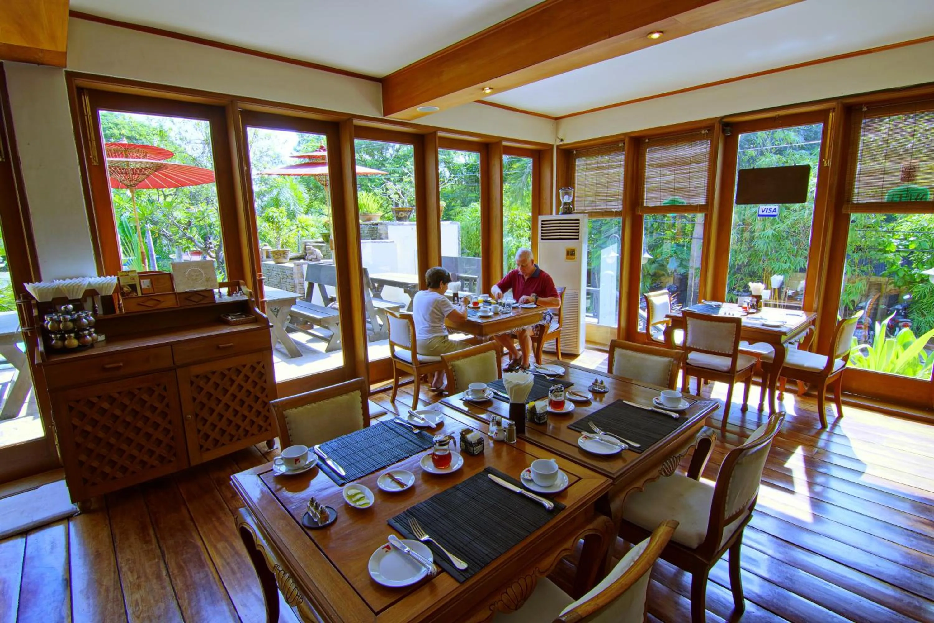 Restaurant/places to eat in The Hotel by the Red Canal