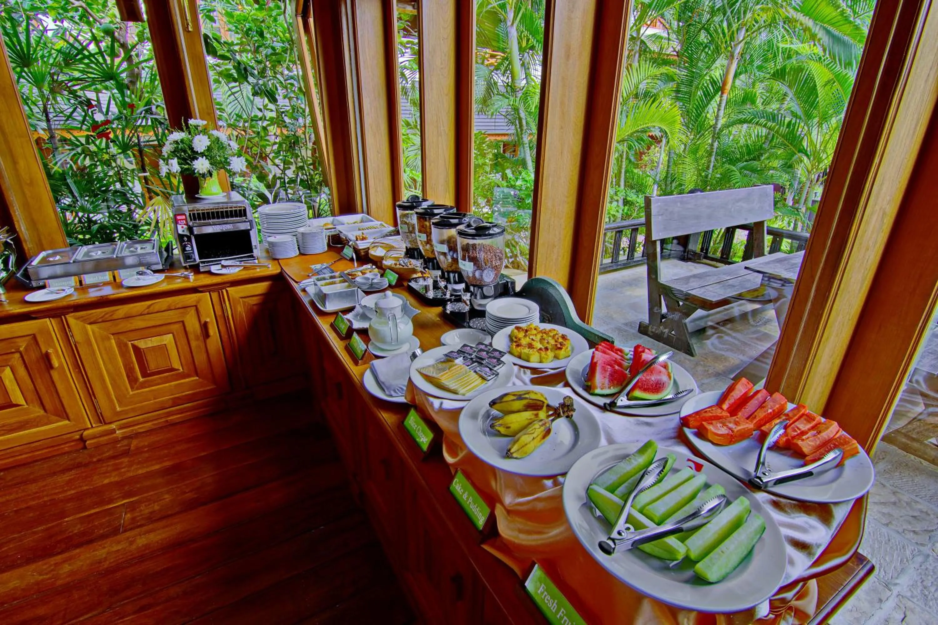 Restaurant/places to eat in The Hotel by the Red Canal