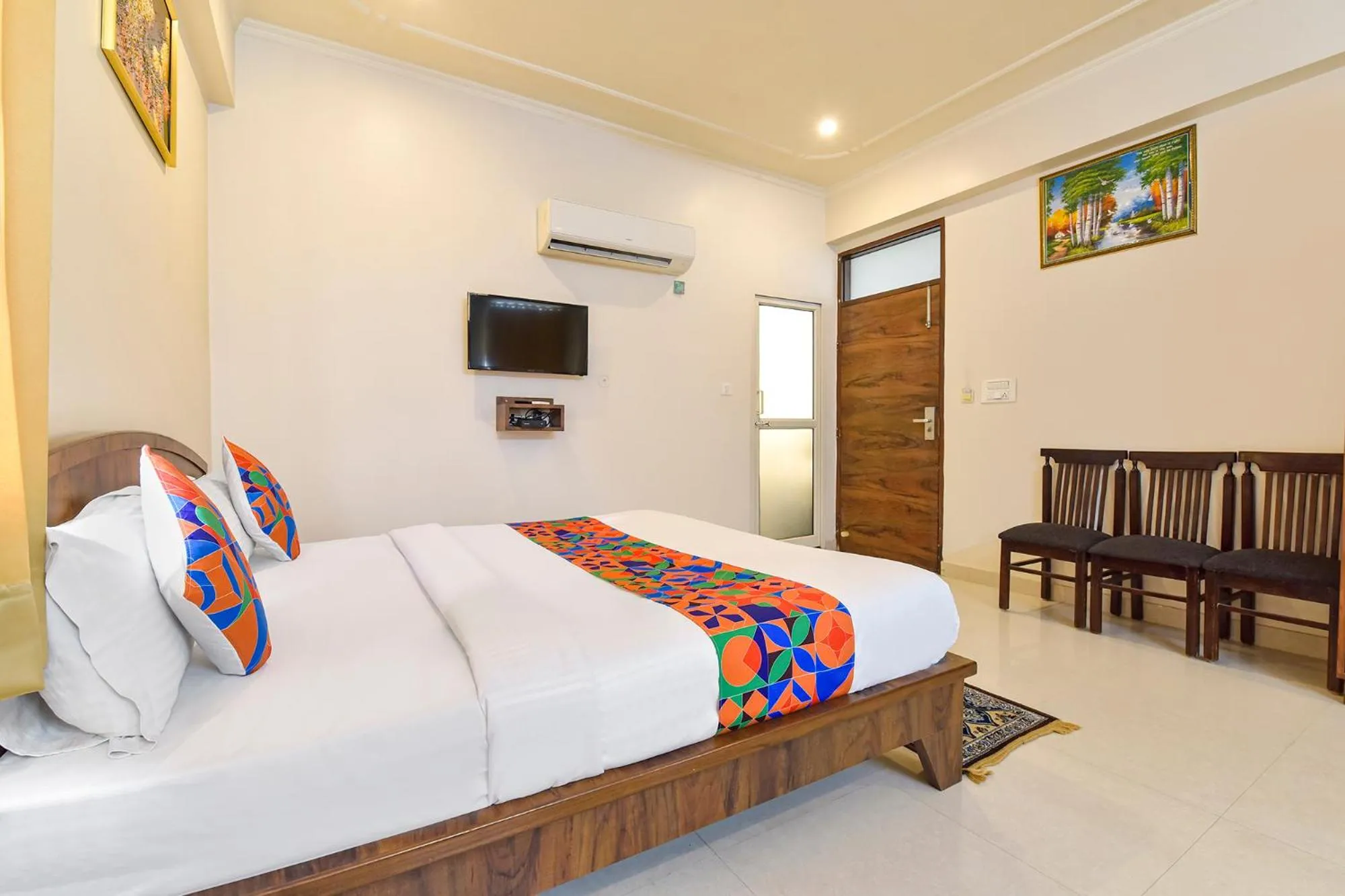 Bed in FabHotel Shiv Palace