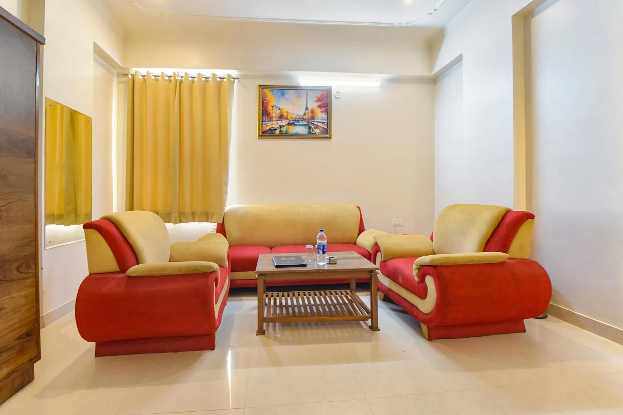 Seating area in FabHotel Shiv Palace