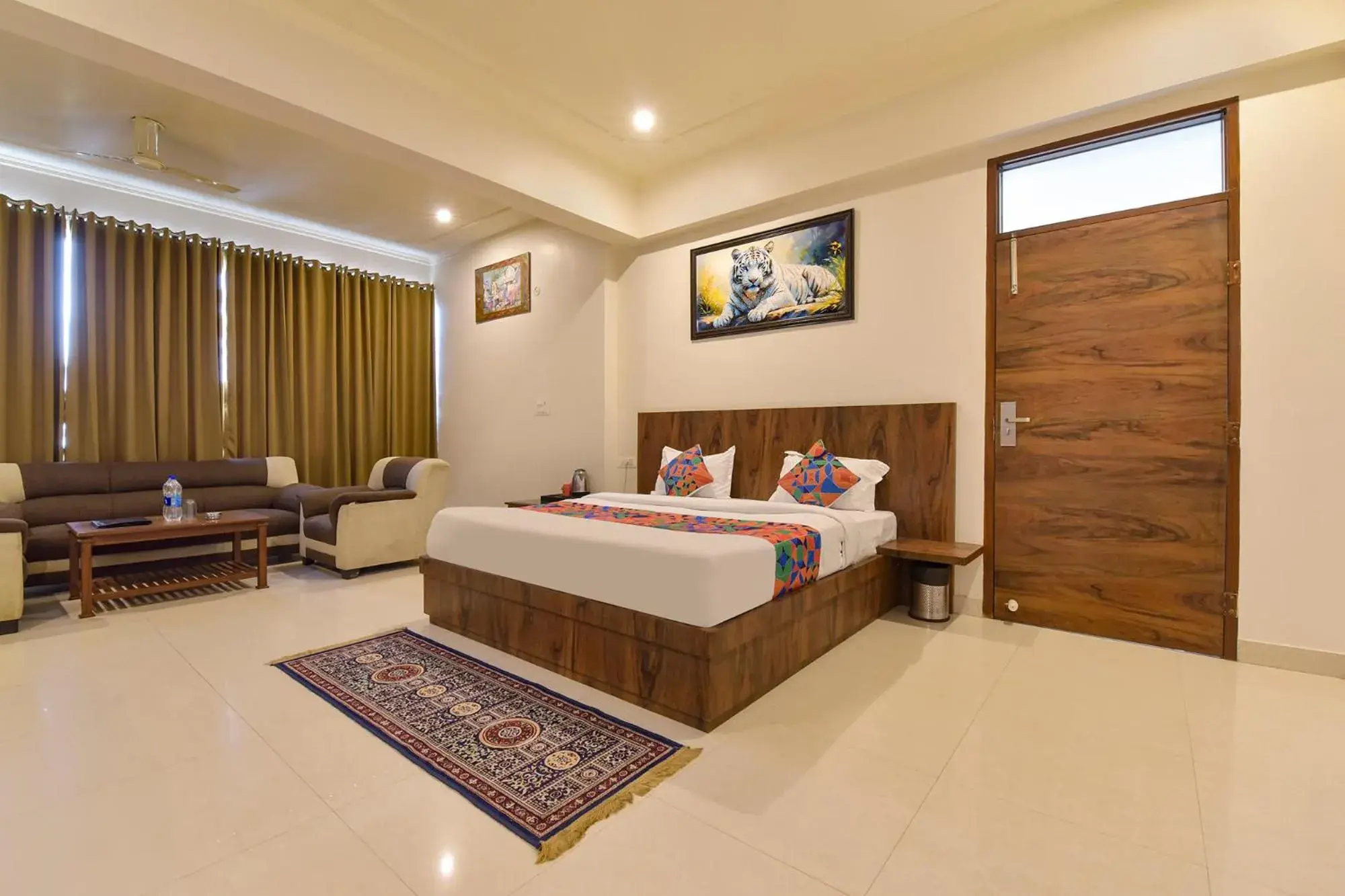 Suite - single occupancy in FabHotel Shiv Palace Suite - single occupancy in FabHotel Shiv Palace