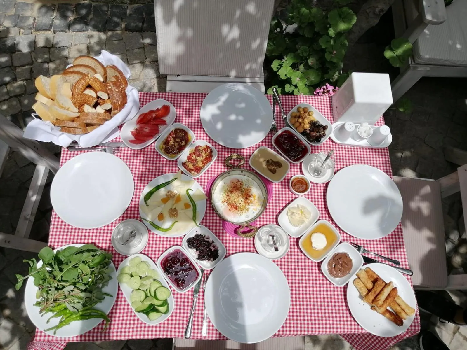 Food and drinks in kaktüshan otel