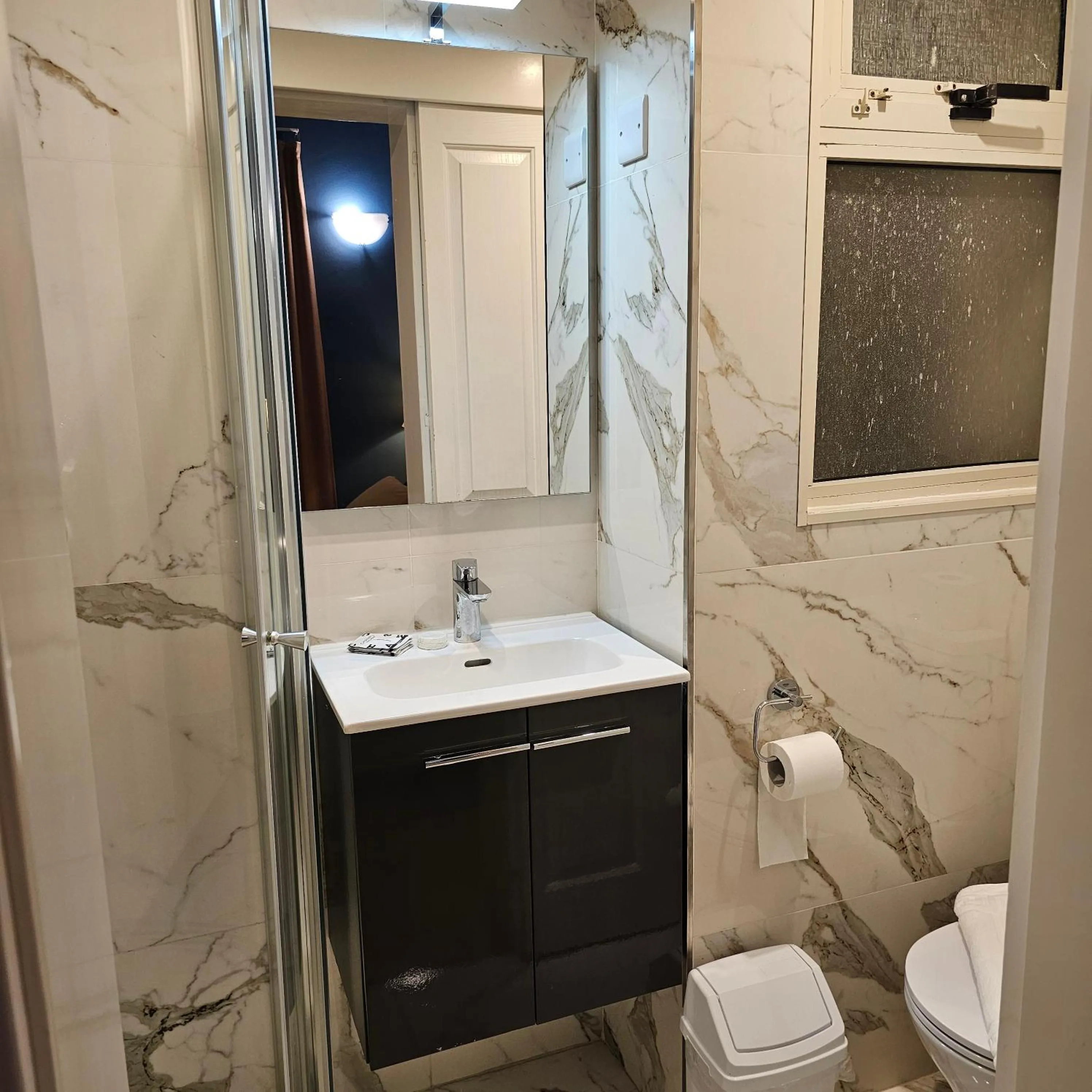 Shower in La Playa Hotel