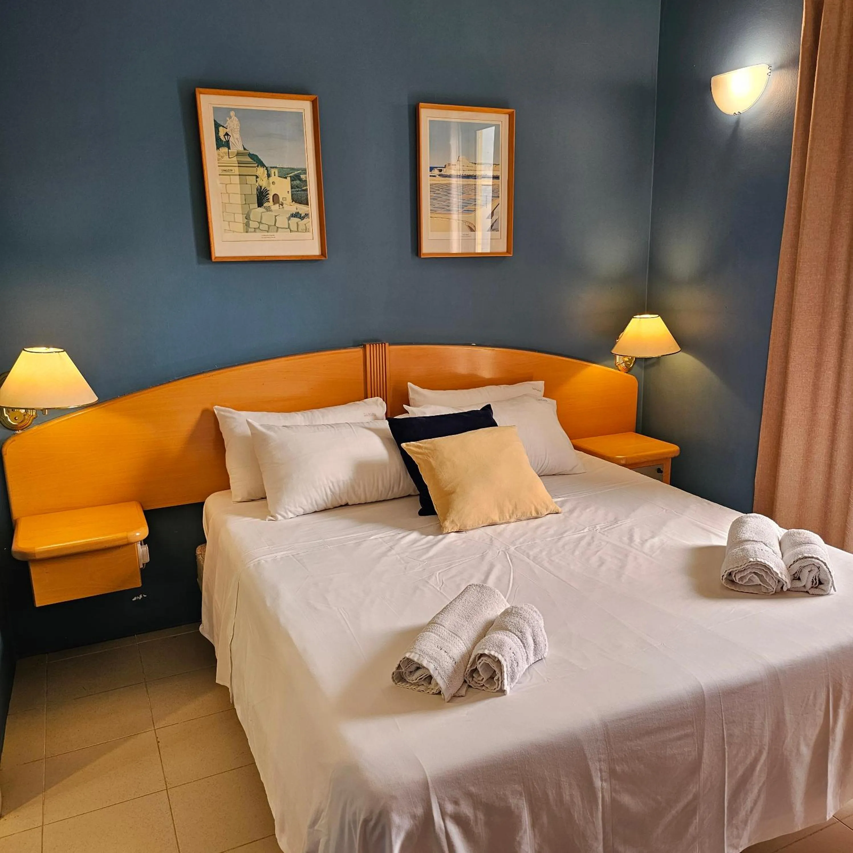 Bedroom, Bed in La Playa Hotel