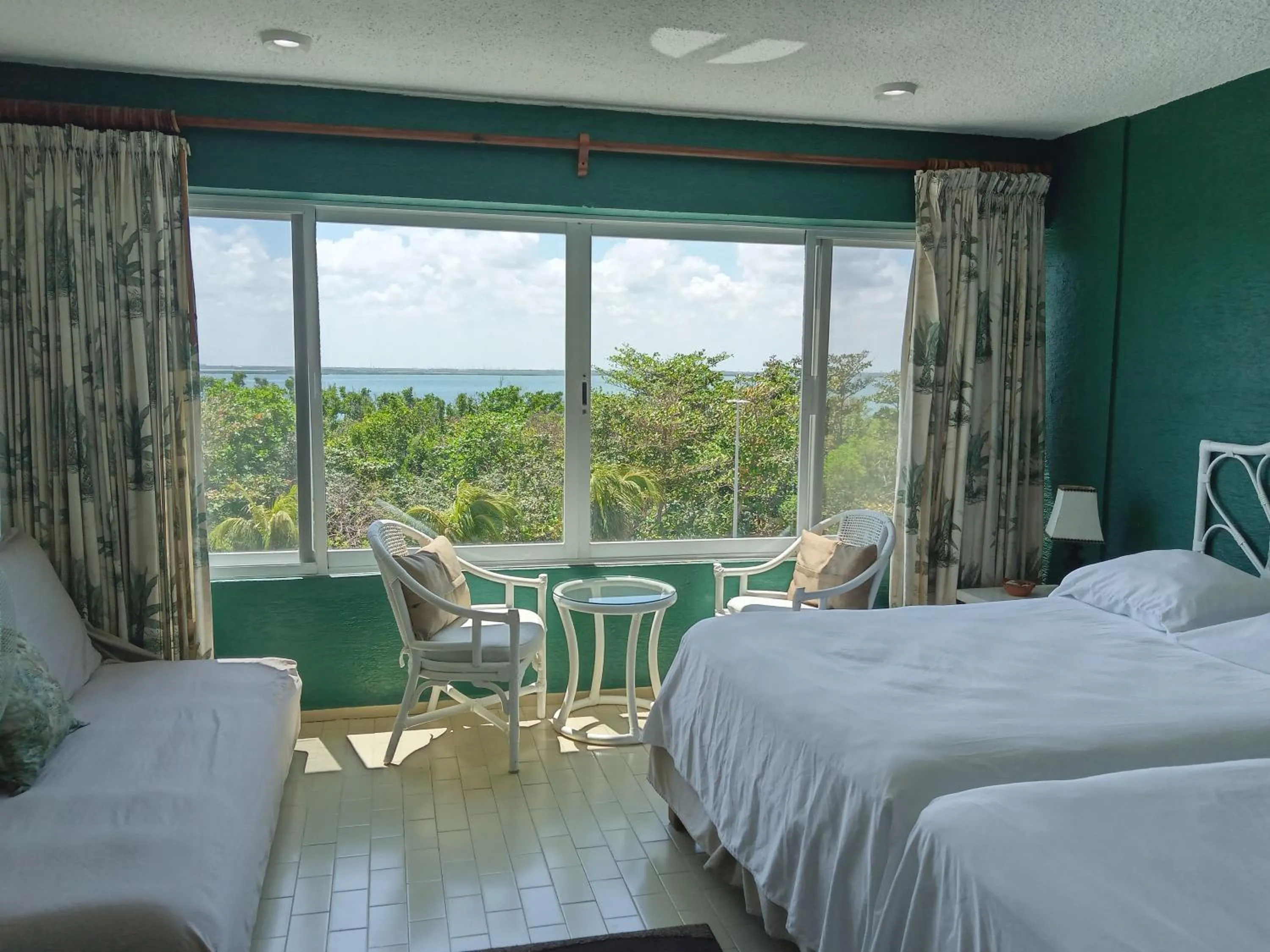 Turquise Beach Cancun Suite