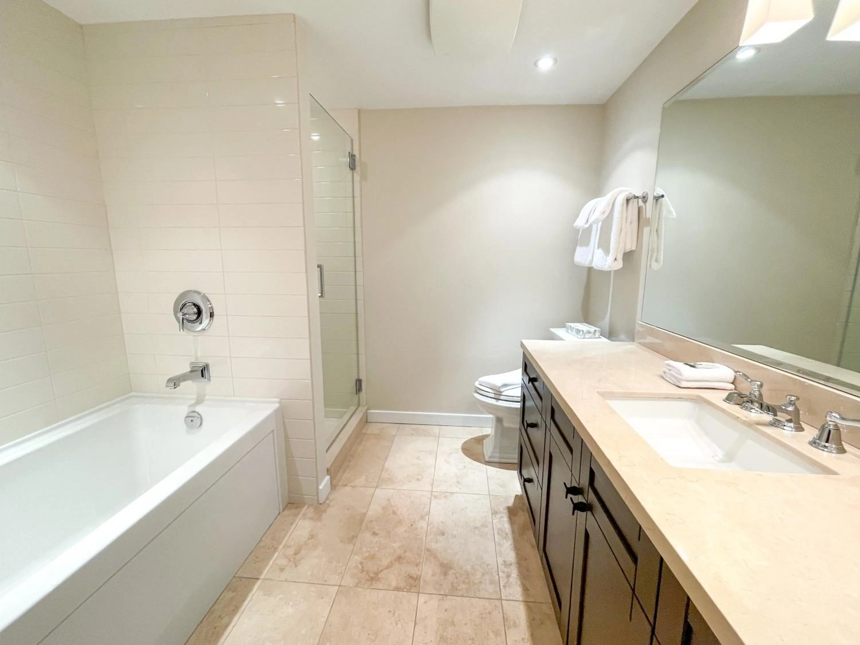 3BR in Gleneagle, Ski Storage, Wood Burning Fireplace, Free Shuttle