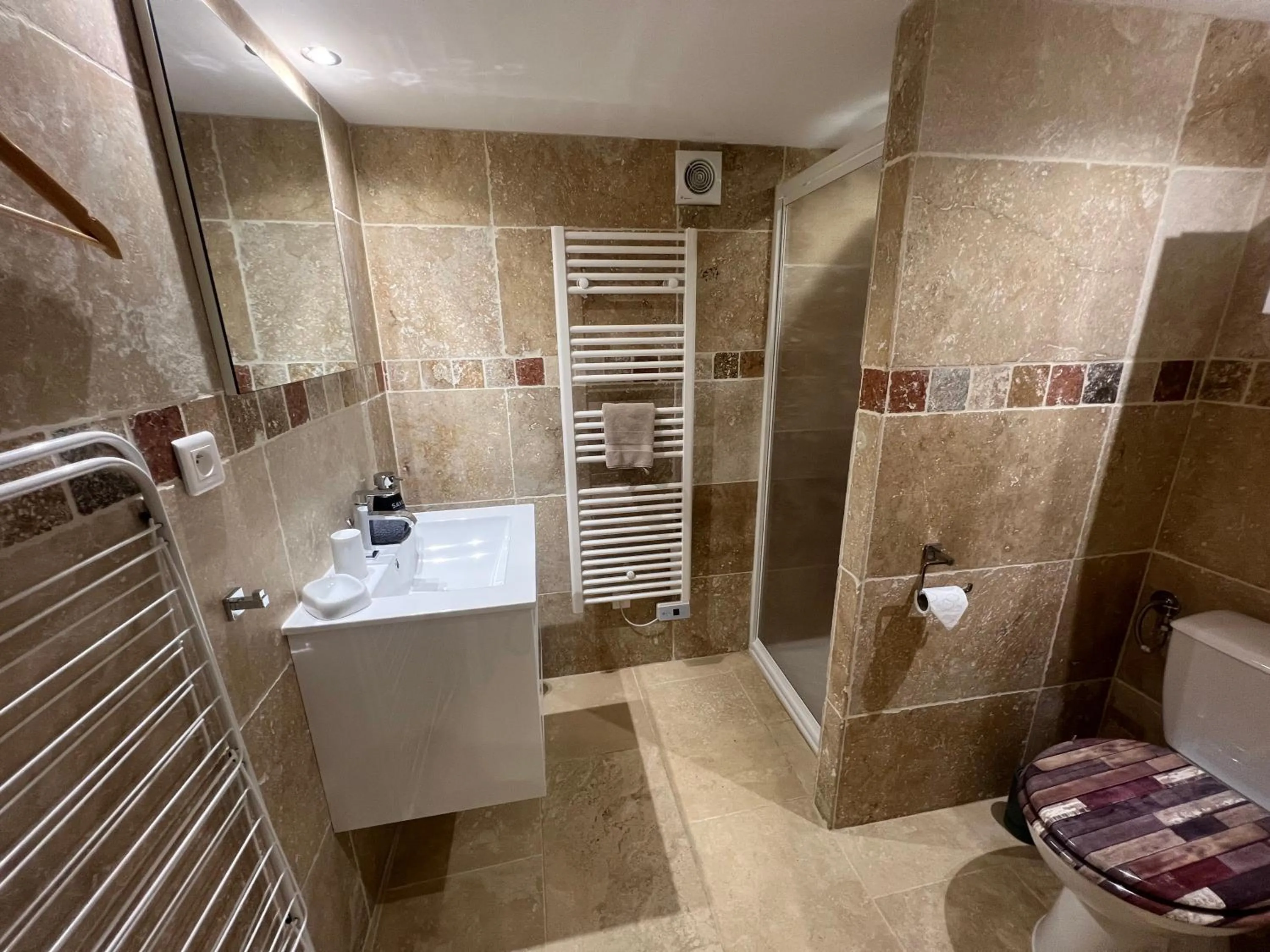 Bathroom in Le Relais des Chevaliers " Le Four à Pains "
