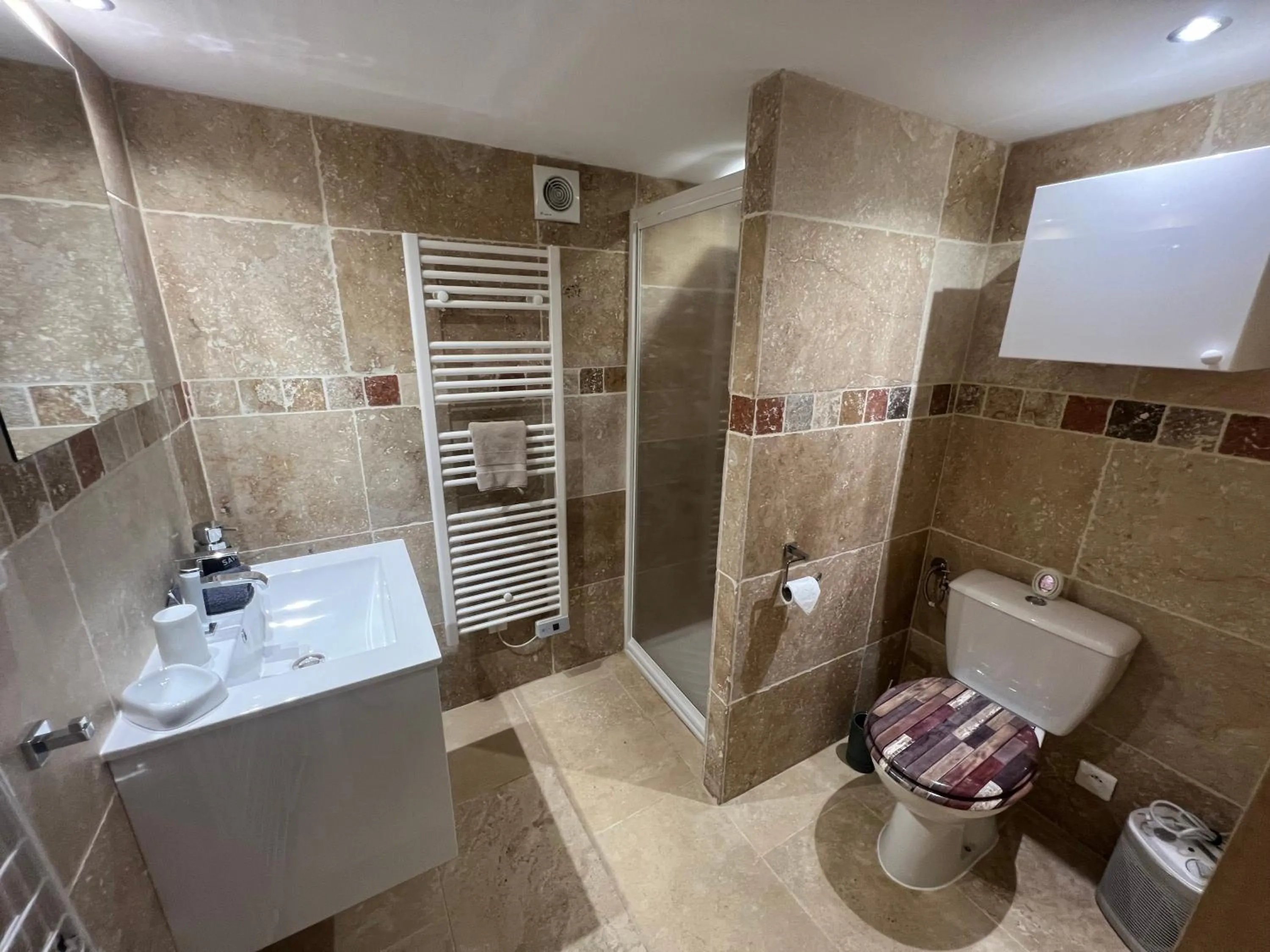 Bathroom in Le Relais des Chevaliers " Le Four à Pains "