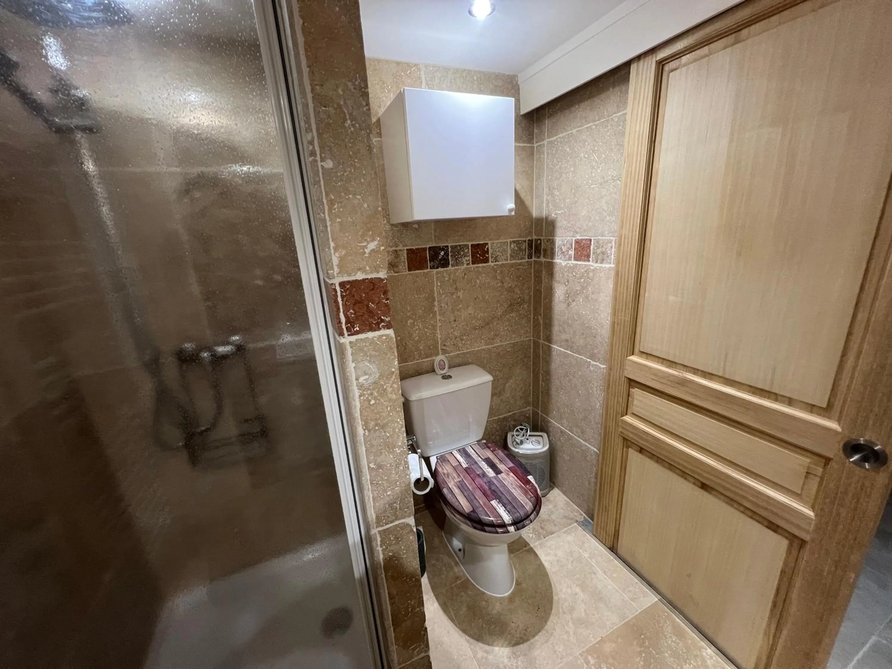 Bathroom in Le Relais des Chevaliers " Le Four à Pains "