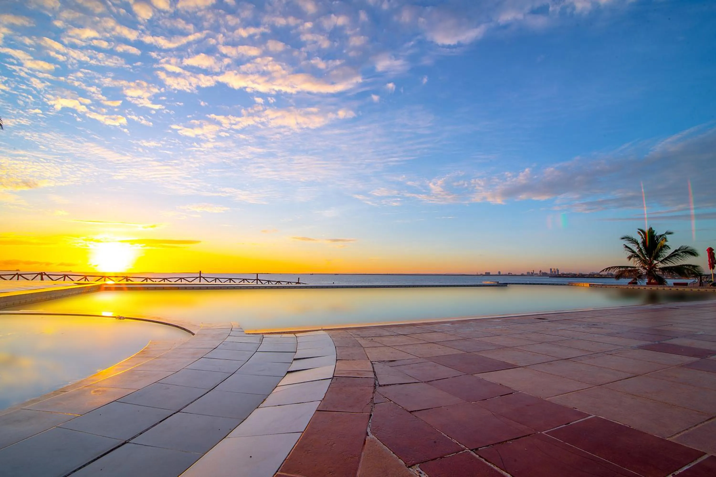 Pool view, Swimming Pool in Golden Tulip Tanzania