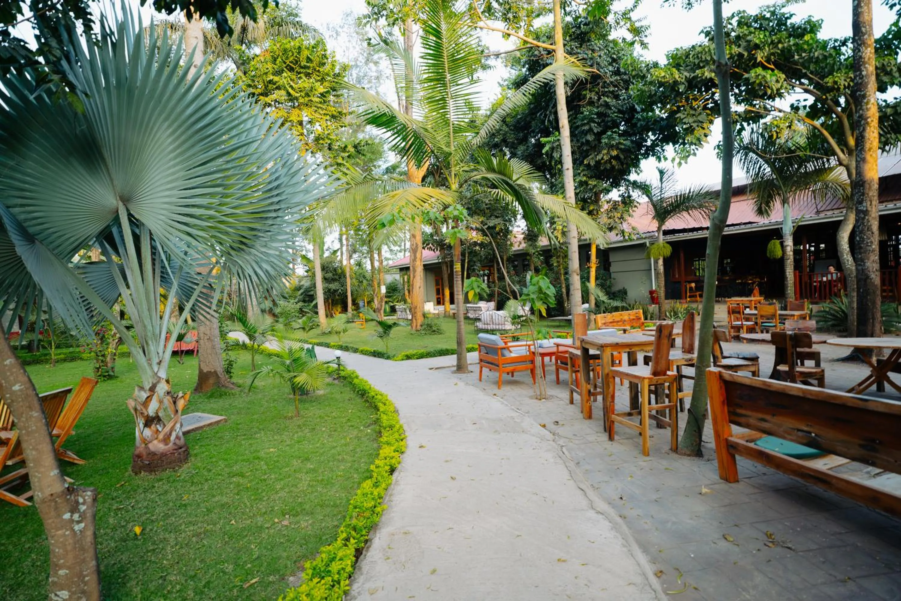 Restaurant/places to eat in Arusha Planet Lodge