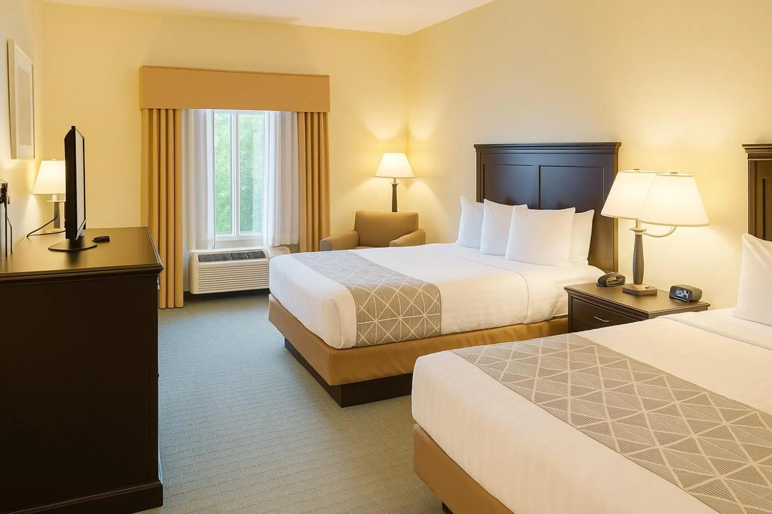 Bedroom, Bed in Ambassador Inn & Suites Tuscaloosa University I-20