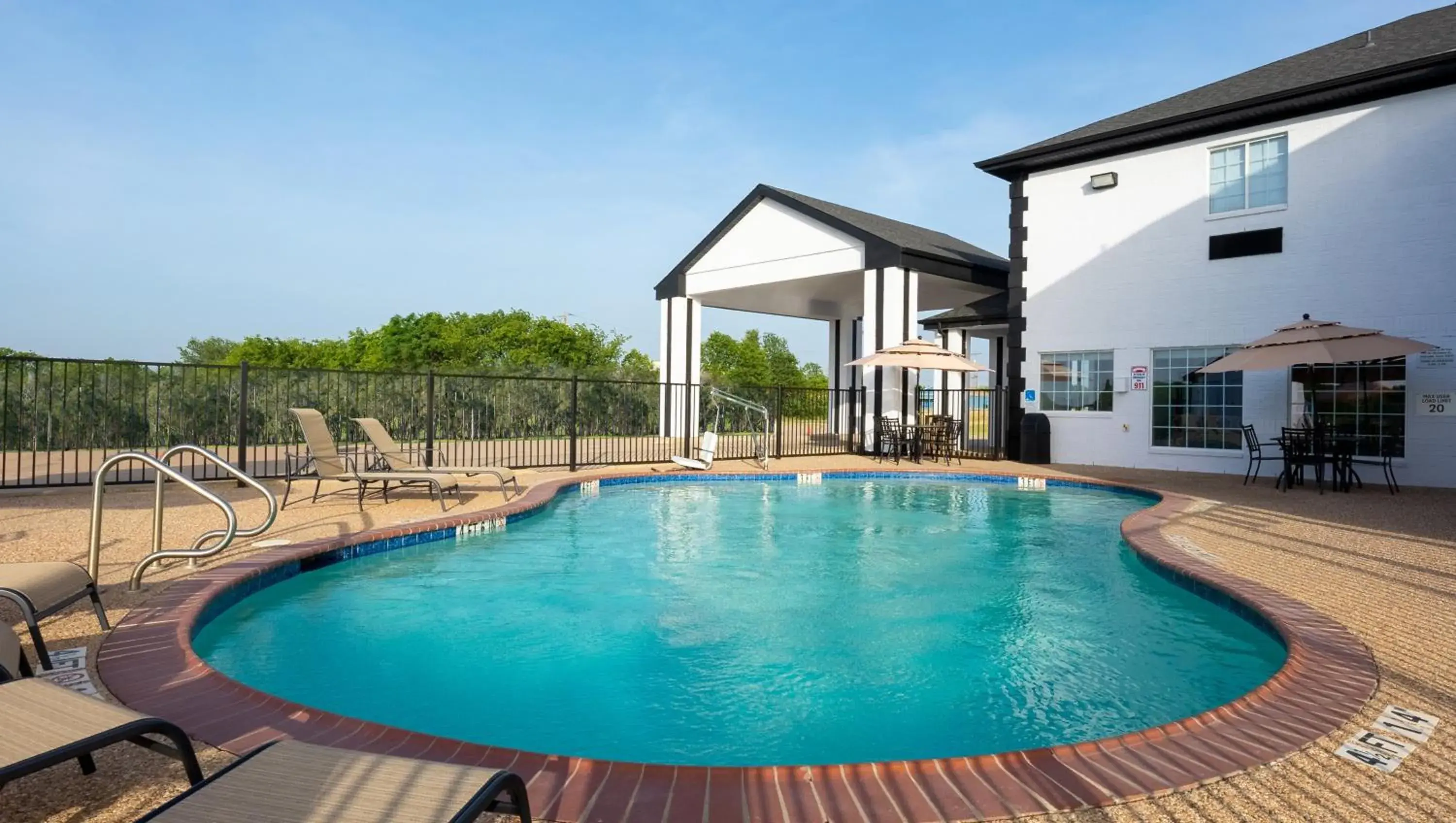 Swimming pool in Atria Hotel and RV McGregor Swimming pool in Atria Hotel and RV McGregor