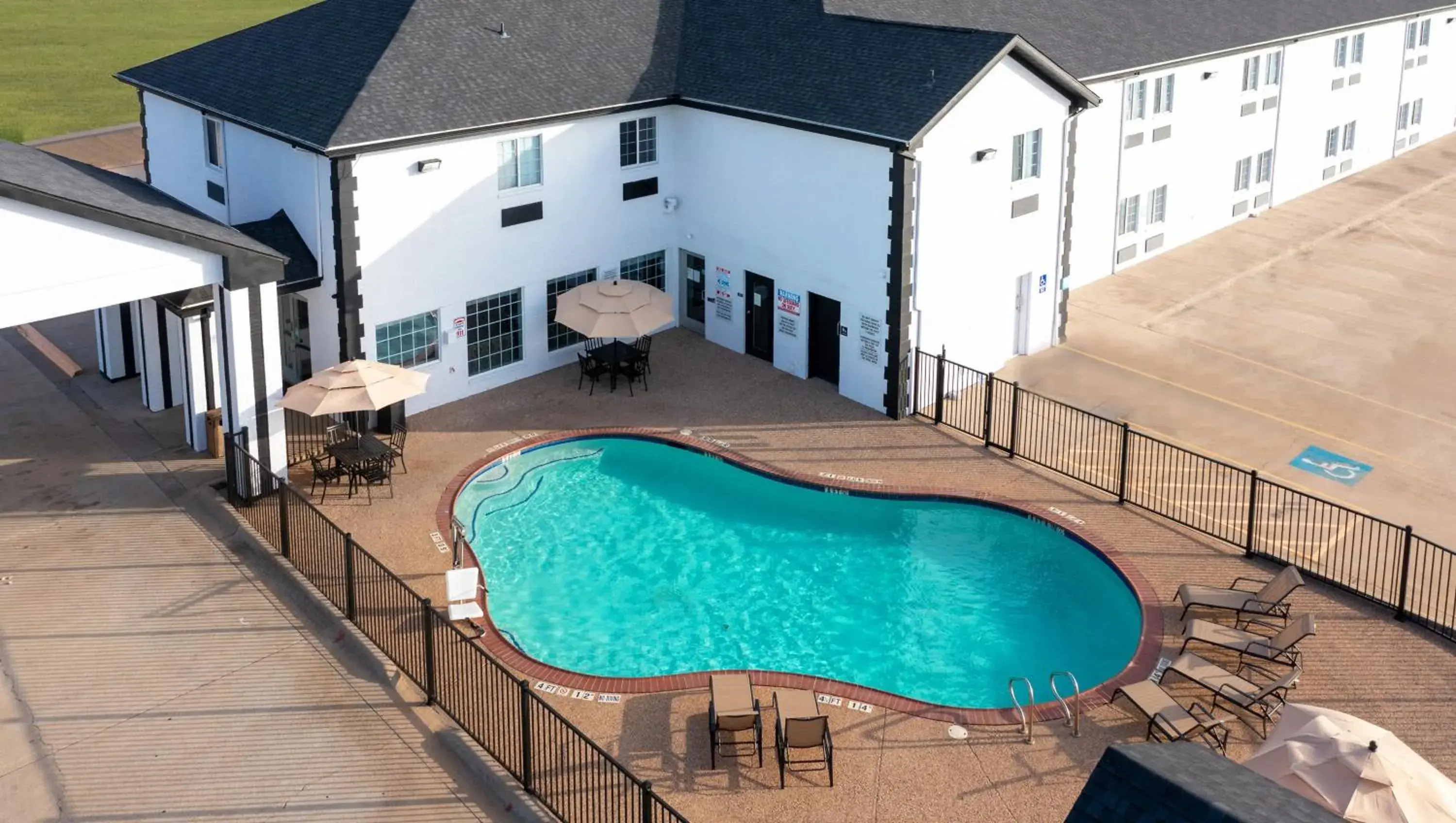 Swimming pool in Atria Hotel and RV McGregor Swimming pool in Atria Hotel and RV McGregor