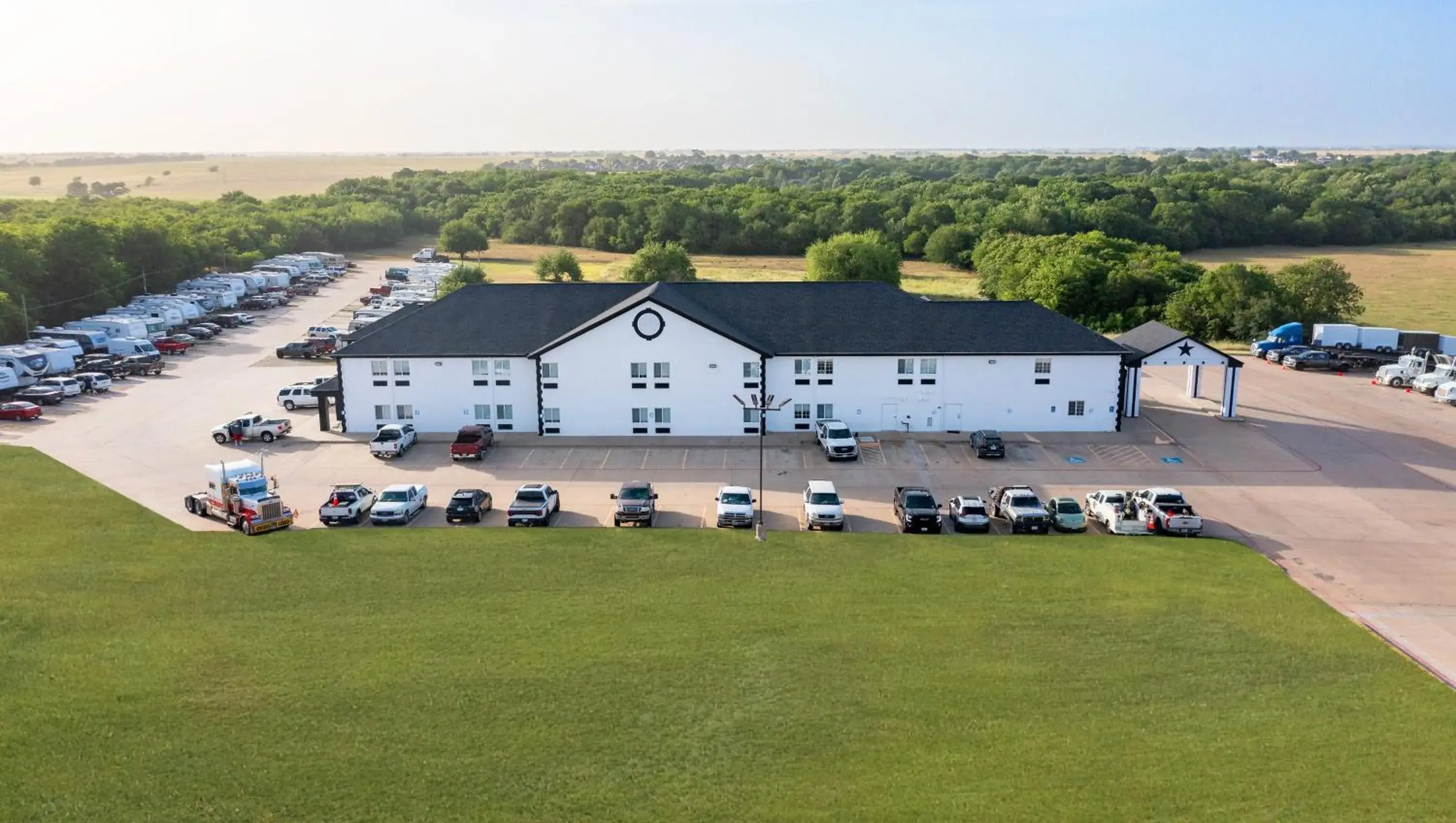 Property building in Atria Hotel and RV McGregor Property building in Atria Hotel and RV McGregor