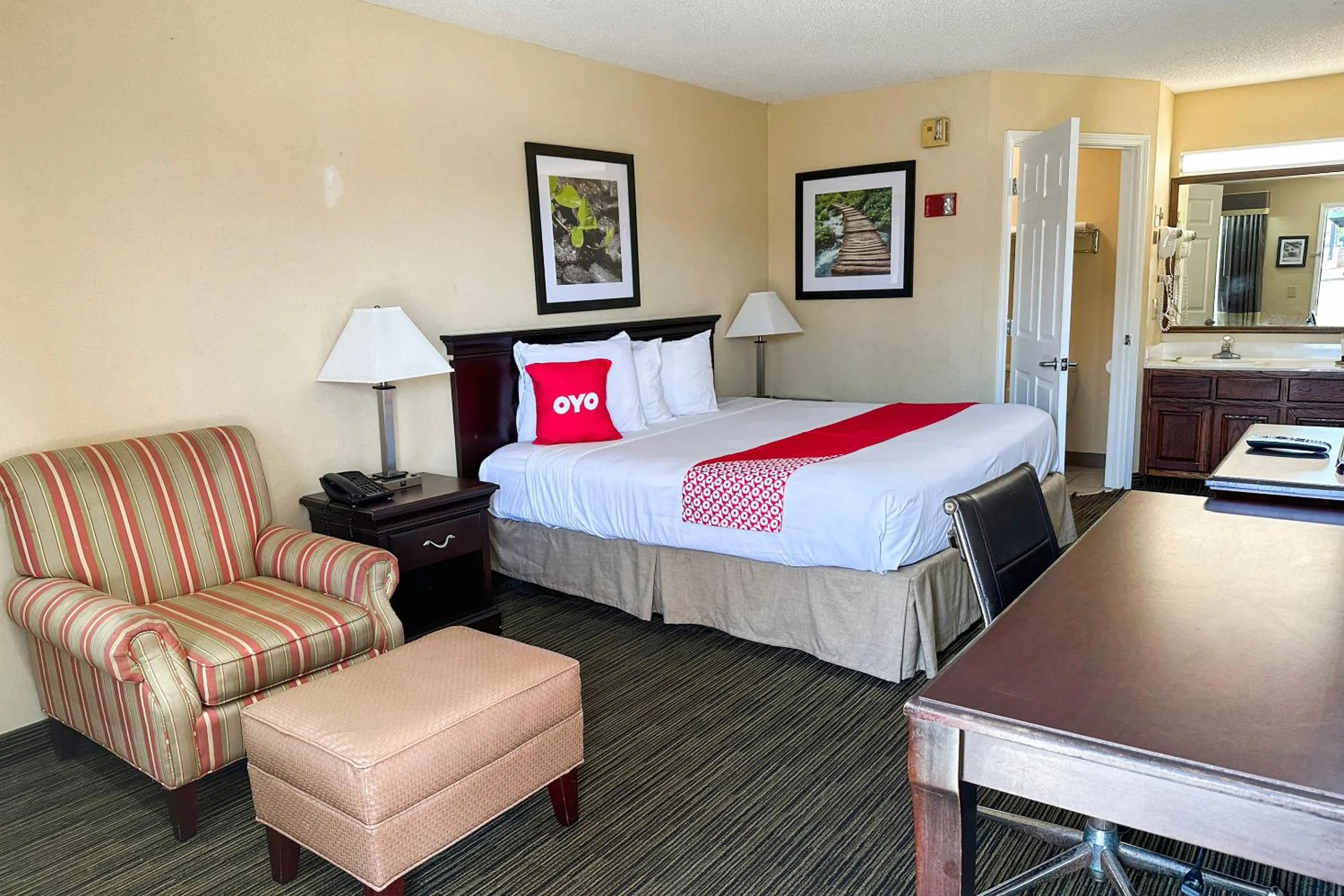 Bedroom, Bed in Bonita Lakes Inn by Capital O Meridian I20