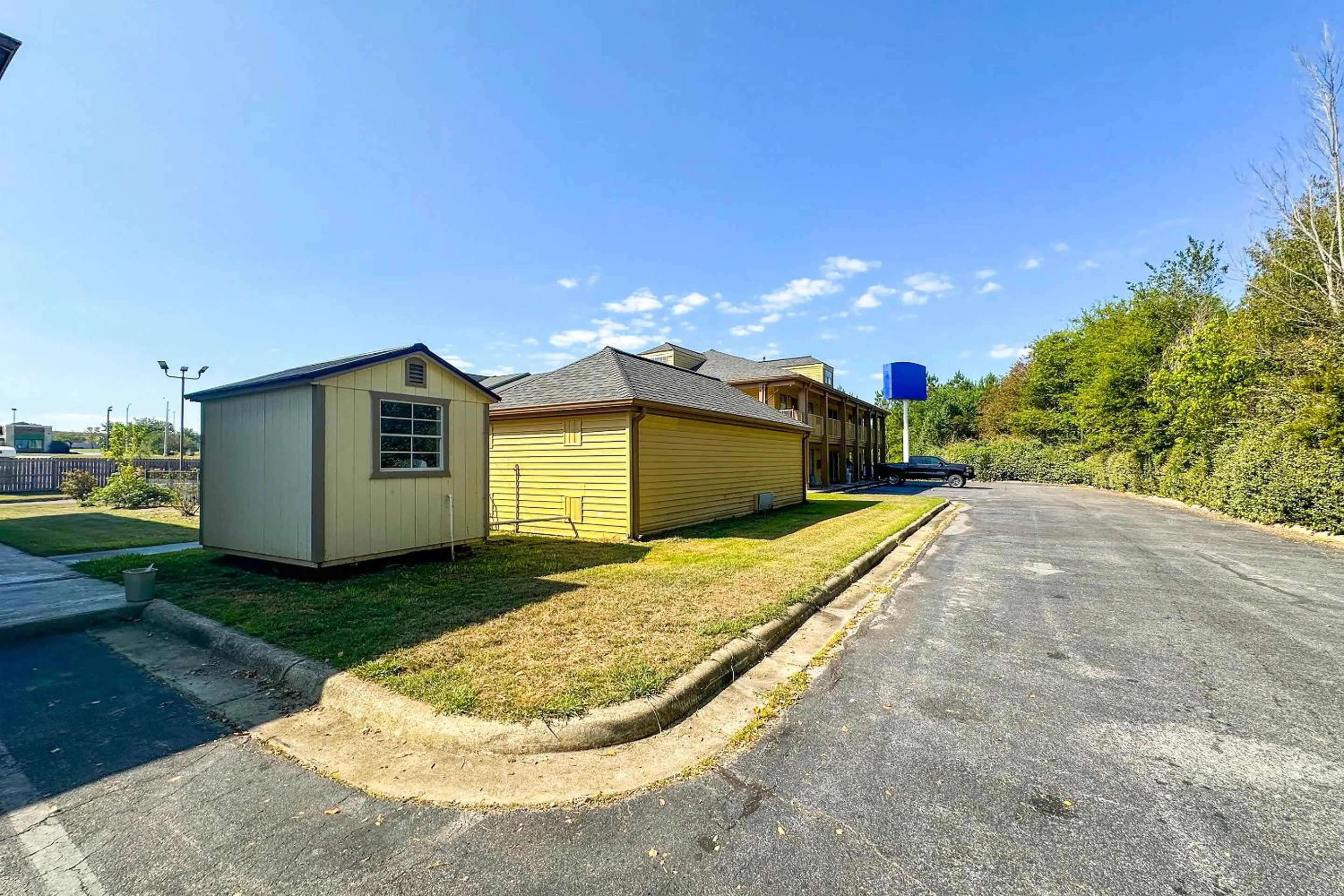 Facade/entrance in Bonita Lakes Inn by Capital O Meridian I20