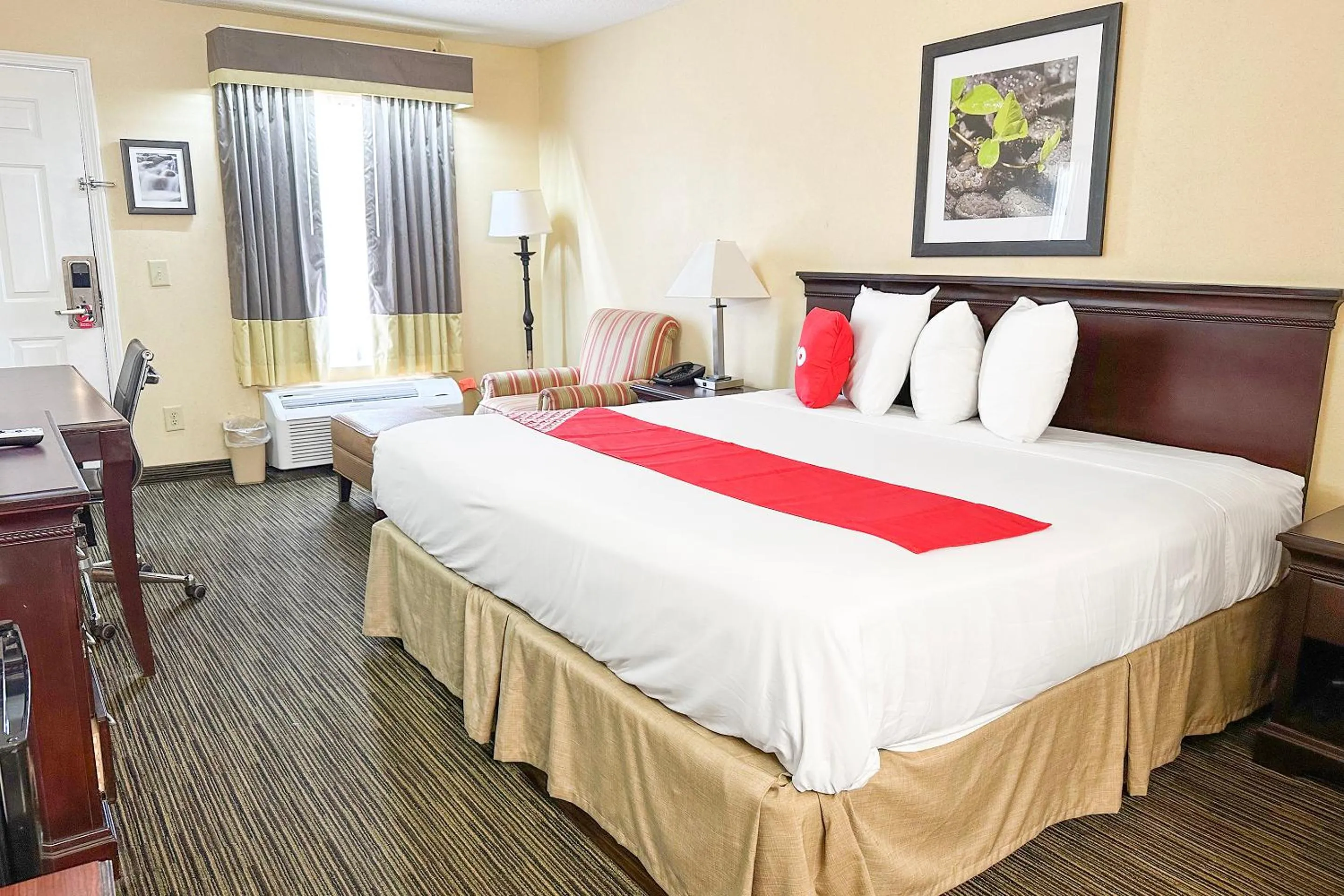 Bedroom, Bed in Bonita Lakes Inn by Capital O Meridian I20