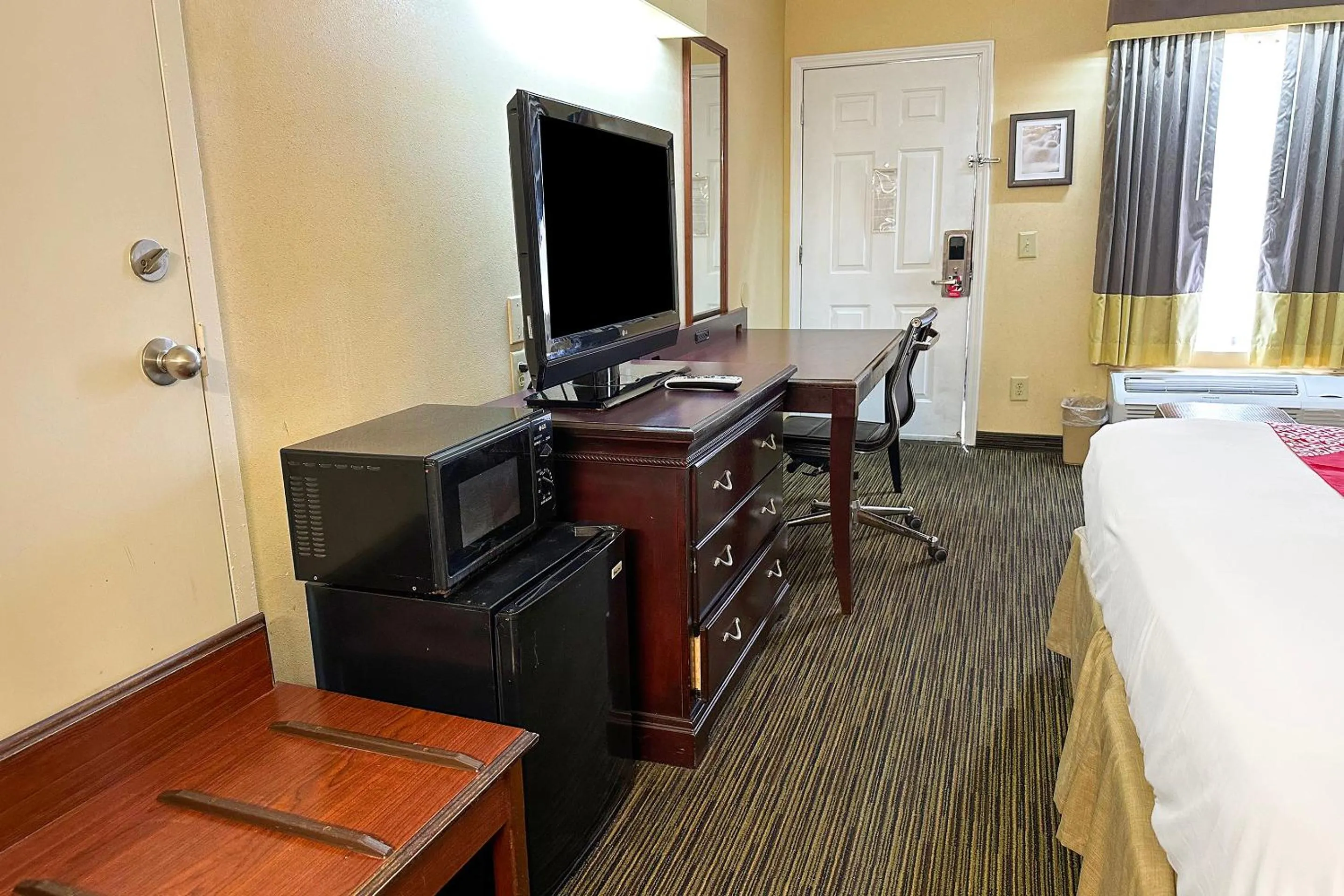 Bedroom, Bed in Bonita Lakes Inn by Capital O Meridian I20