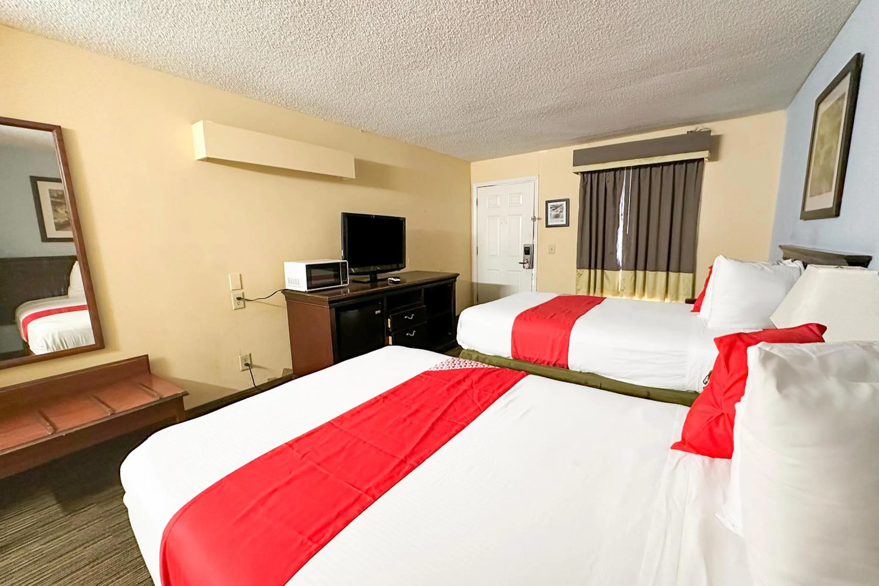 Bedroom, Bed in Bonita Lakes Inn by Capital O Meridian I20