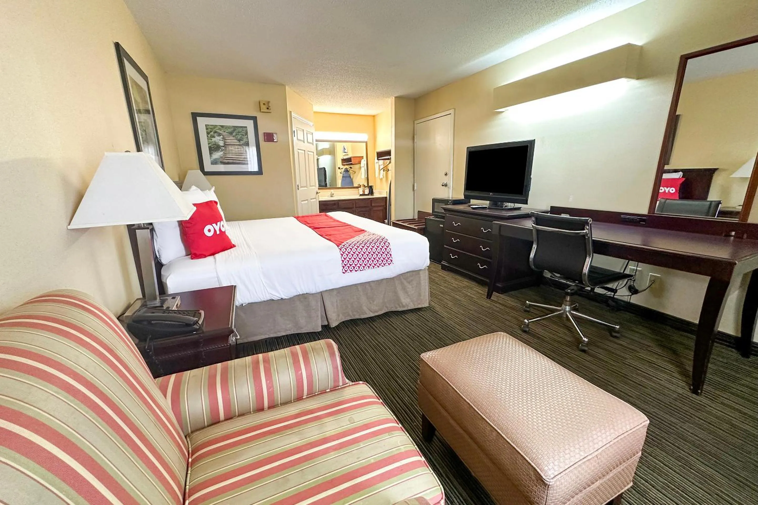 Bedroom, Bed in Bonita Lakes Inn by Capital O Meridian I20