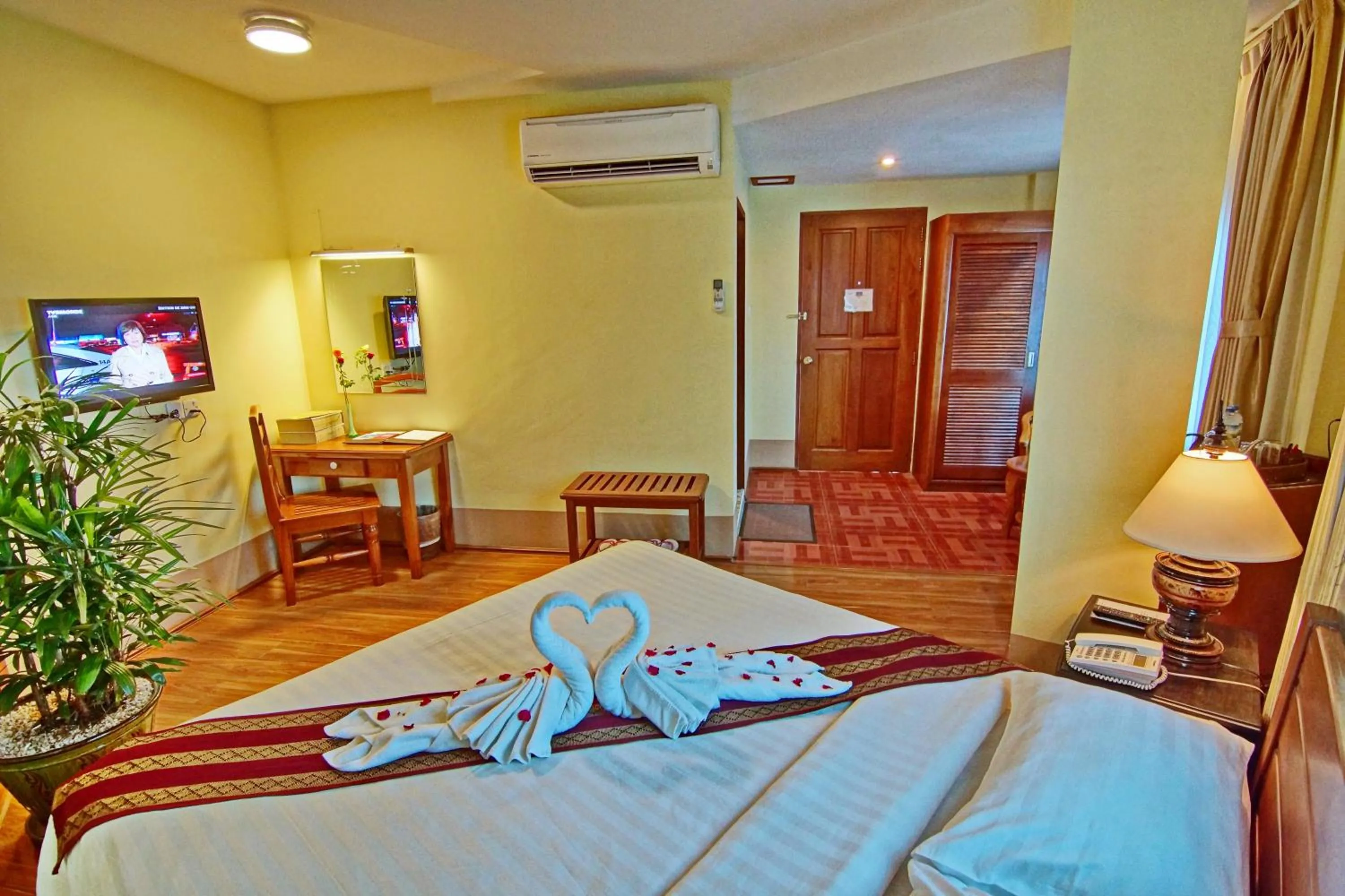 Bedroom in Shwe Ingyinn Hotel Mandalay