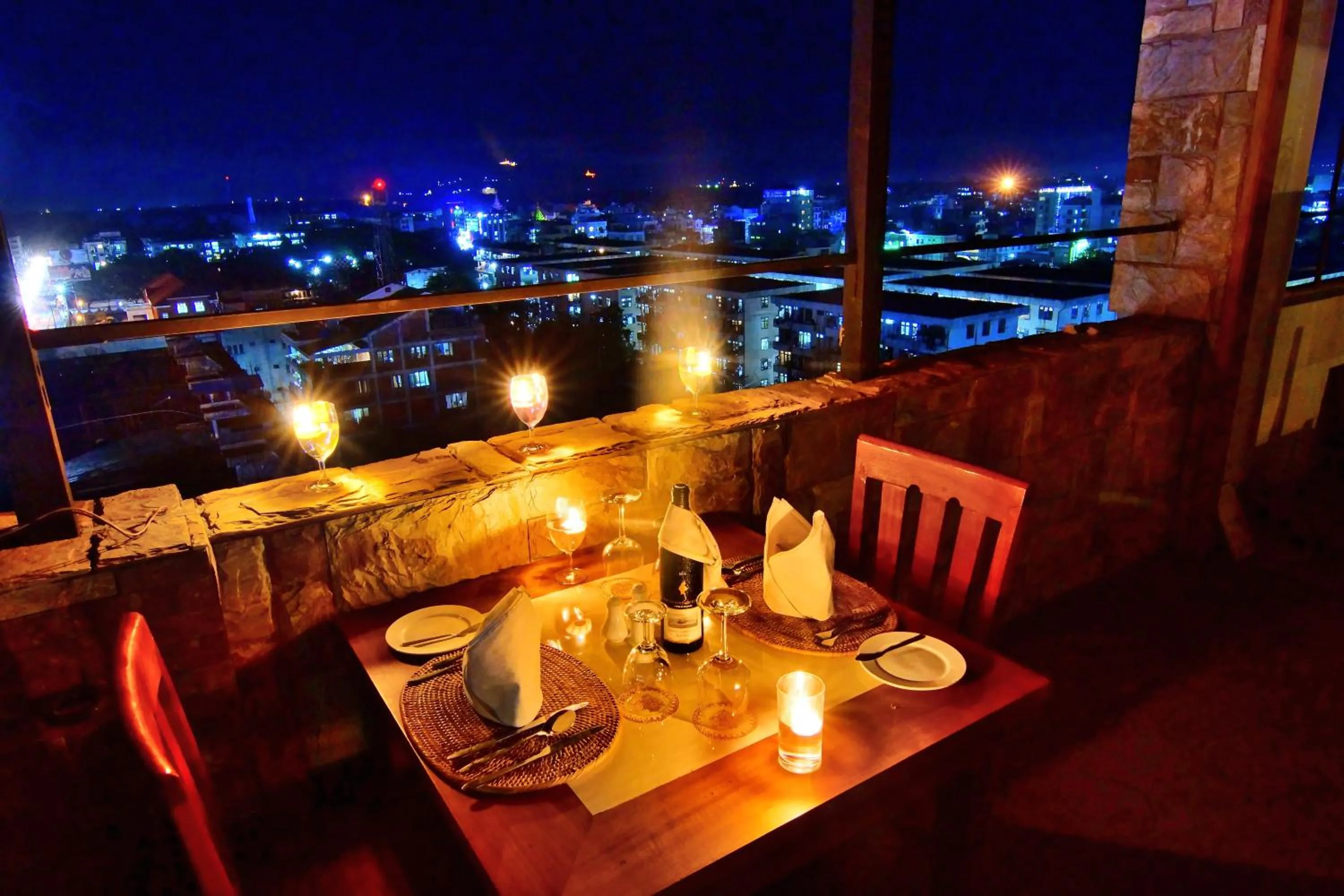 Restaurant/places to eat in Shwe Ingyinn Hotel Mandalay