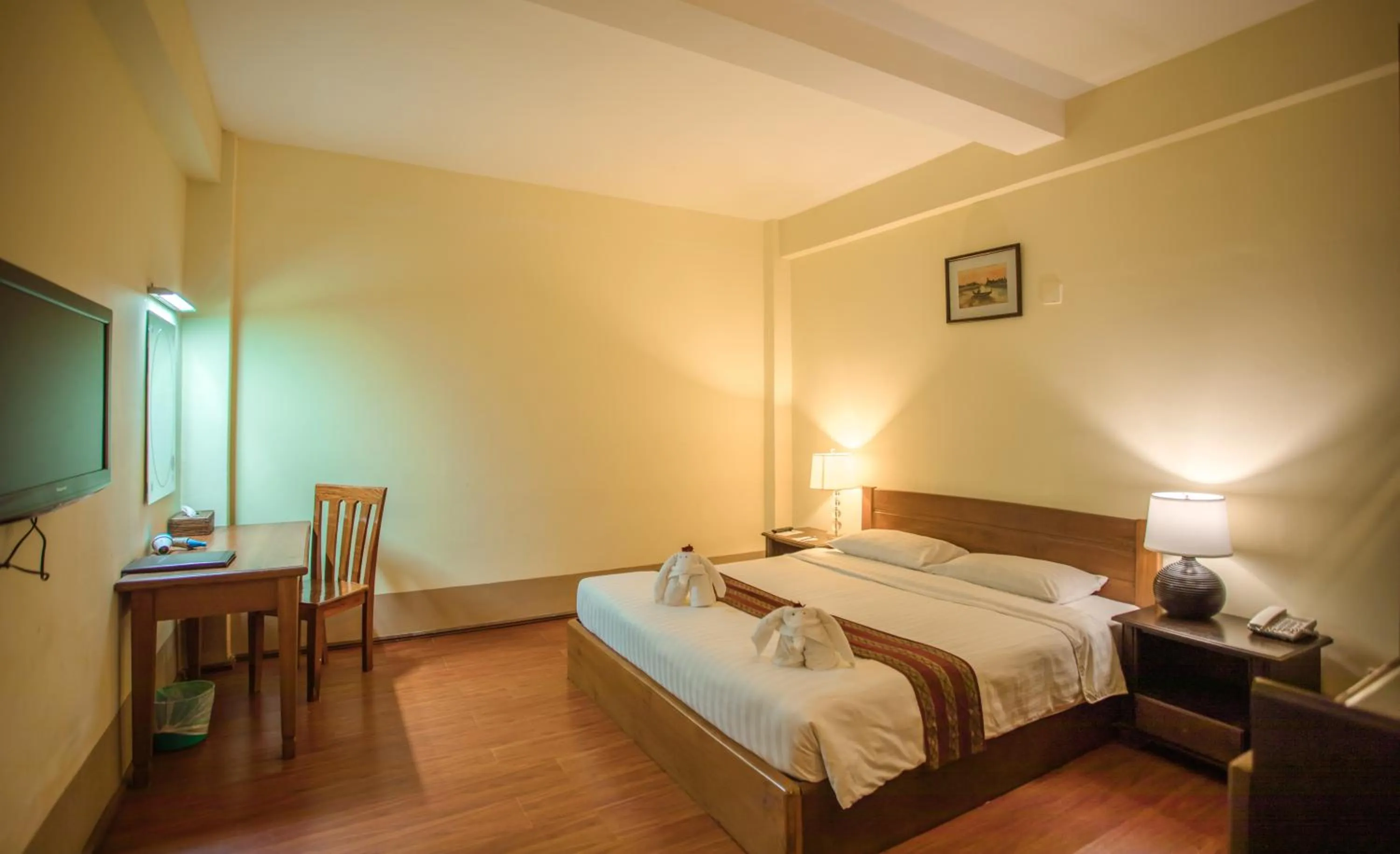 Bed in Shwe Ingyinn Hotel Mandalay