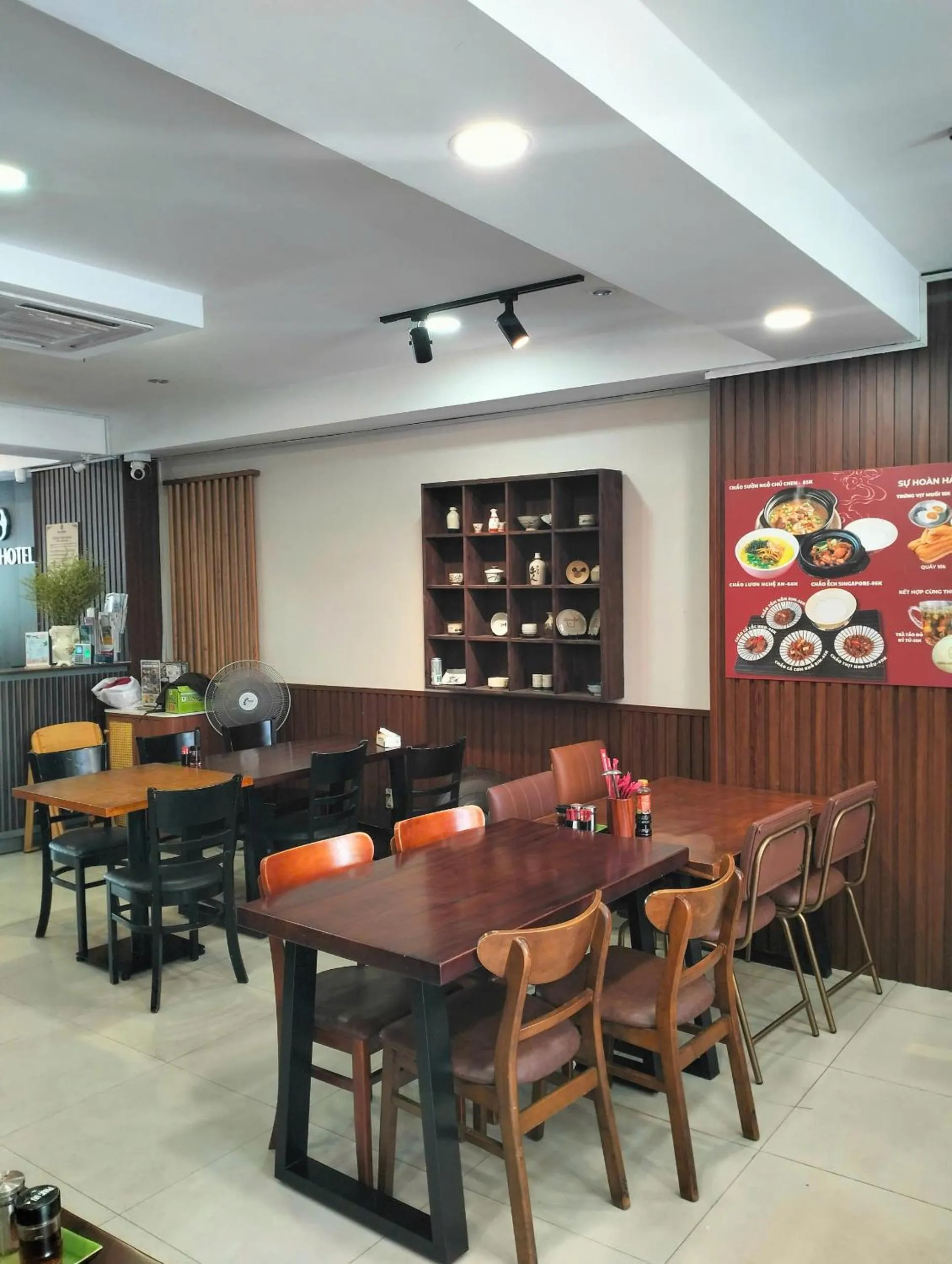 Restaurant/places to eat in Bros Hotel