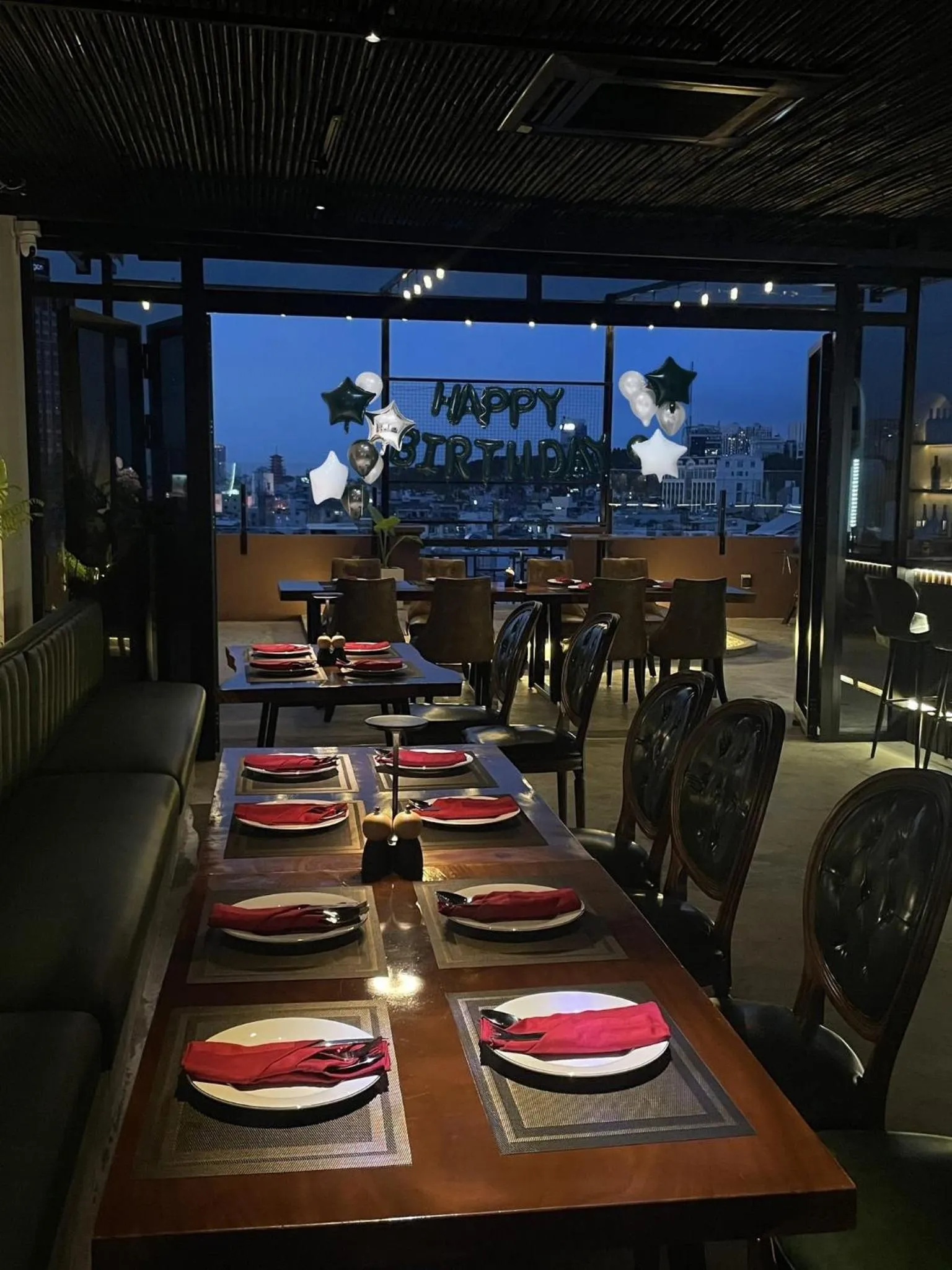 Restaurant/places to eat in Bros Hotel