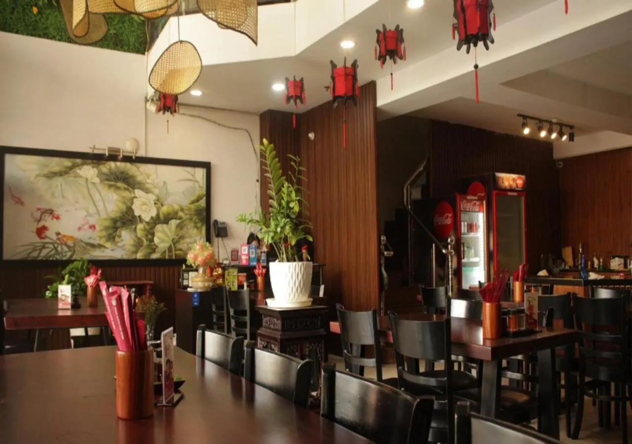 Restaurant/places to eat in Bros Hotel