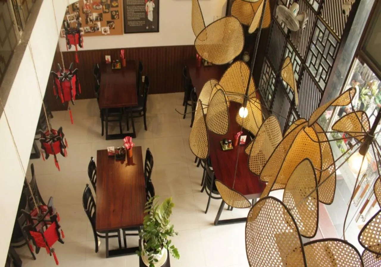 Restaurant/places to eat in Bros Hotel