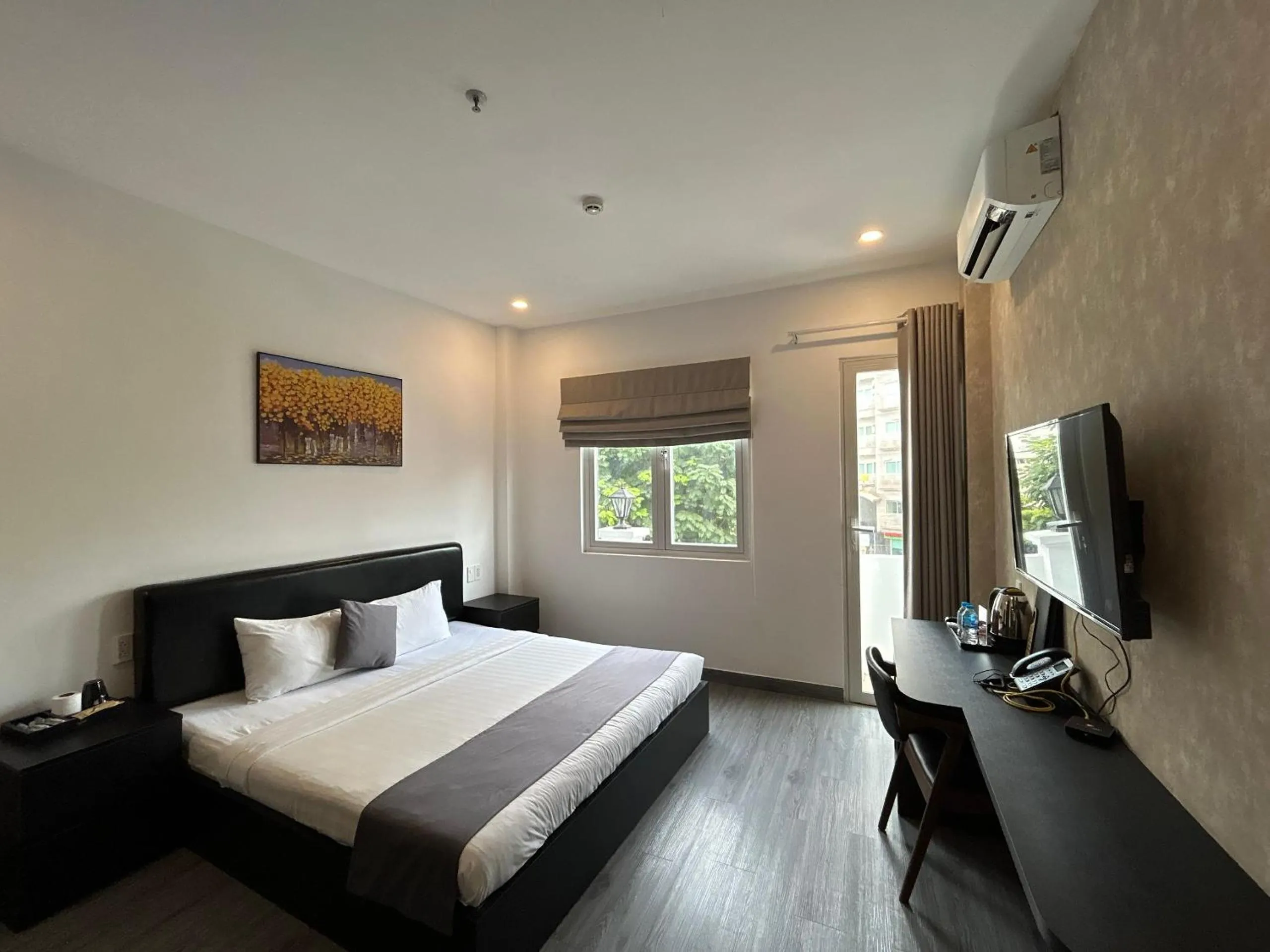 air conditioner, Bed in Bros Hotel