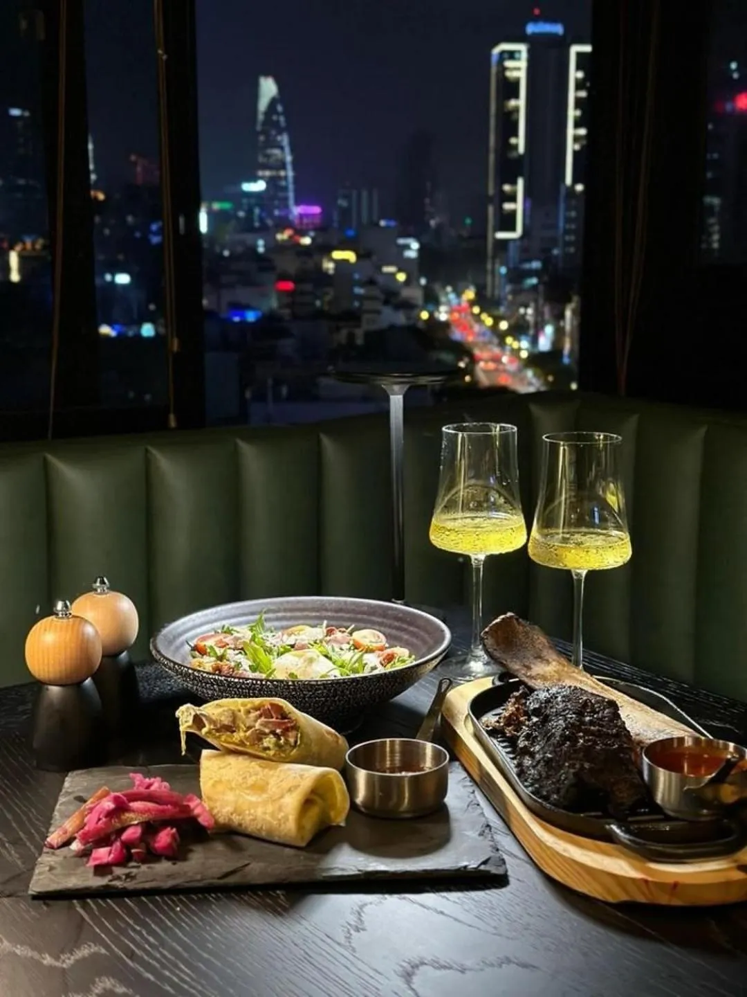 Restaurant/places to eat in Bros Hotel