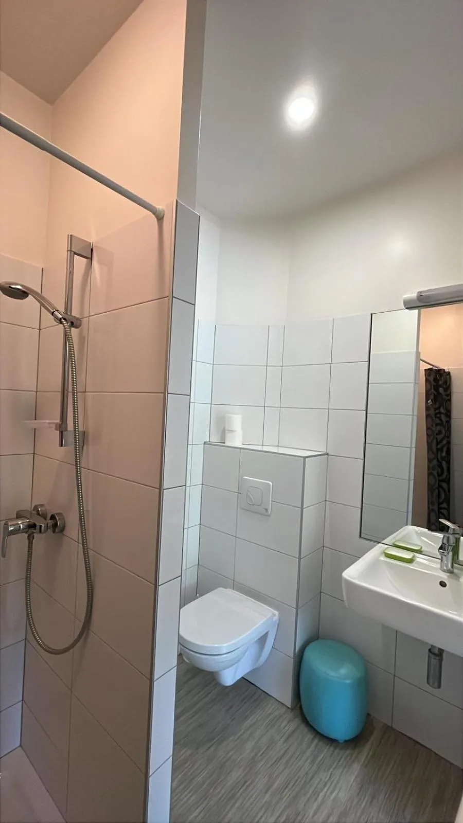 Shower in La Maison de Lise