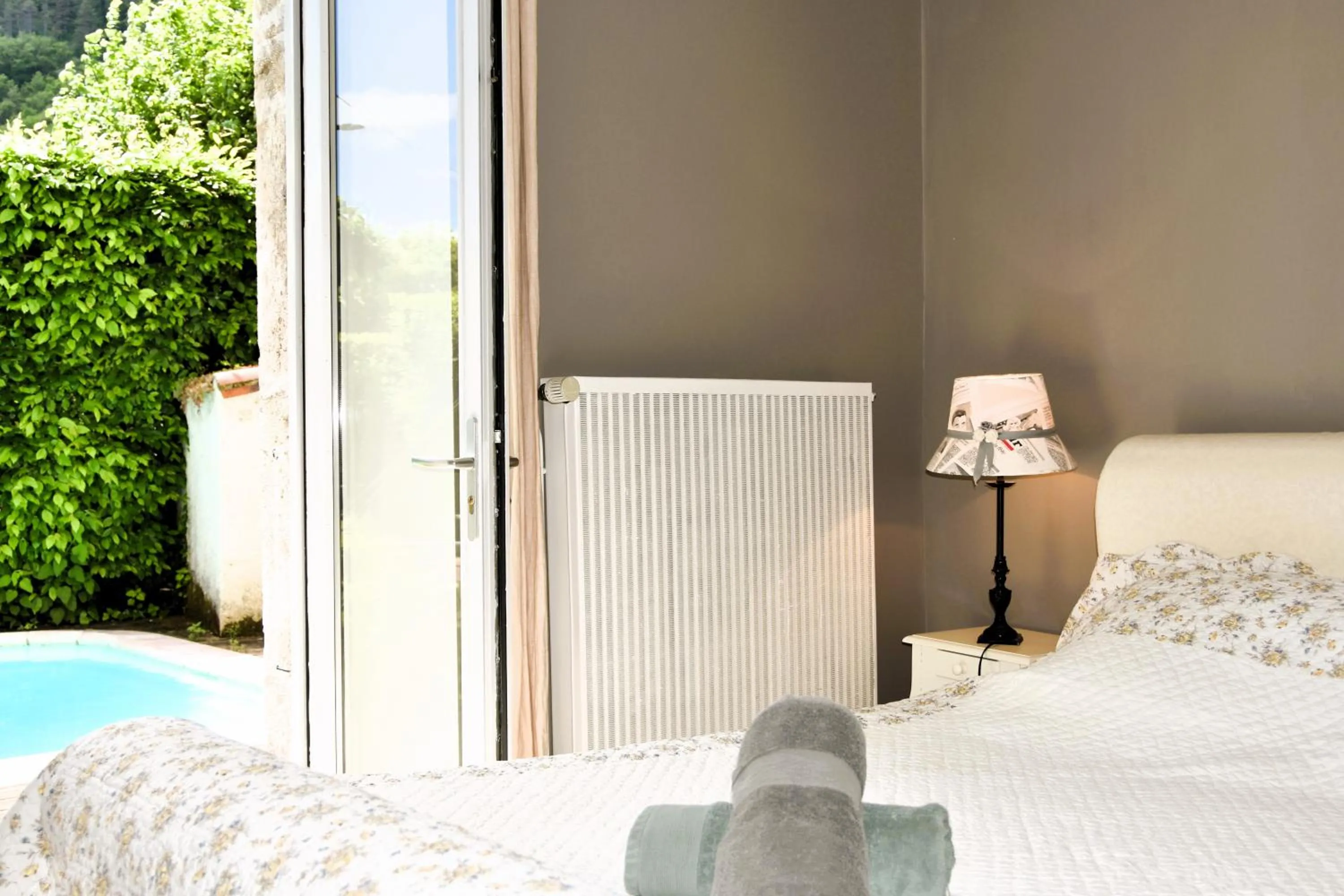 Photo of the whole room, Bed in La Maison de Lise