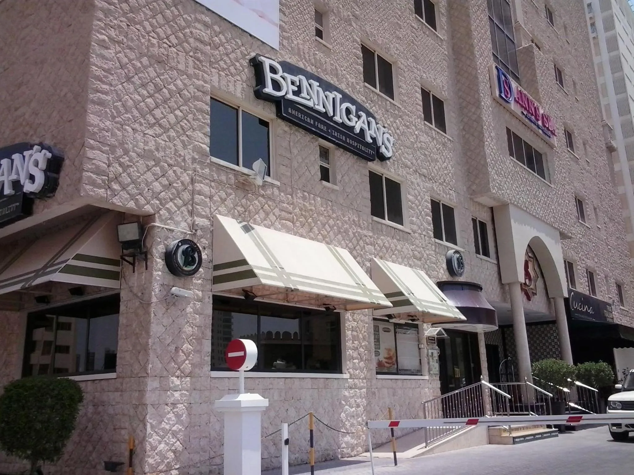 Restaurant/places to eat in Al Safir Hotel