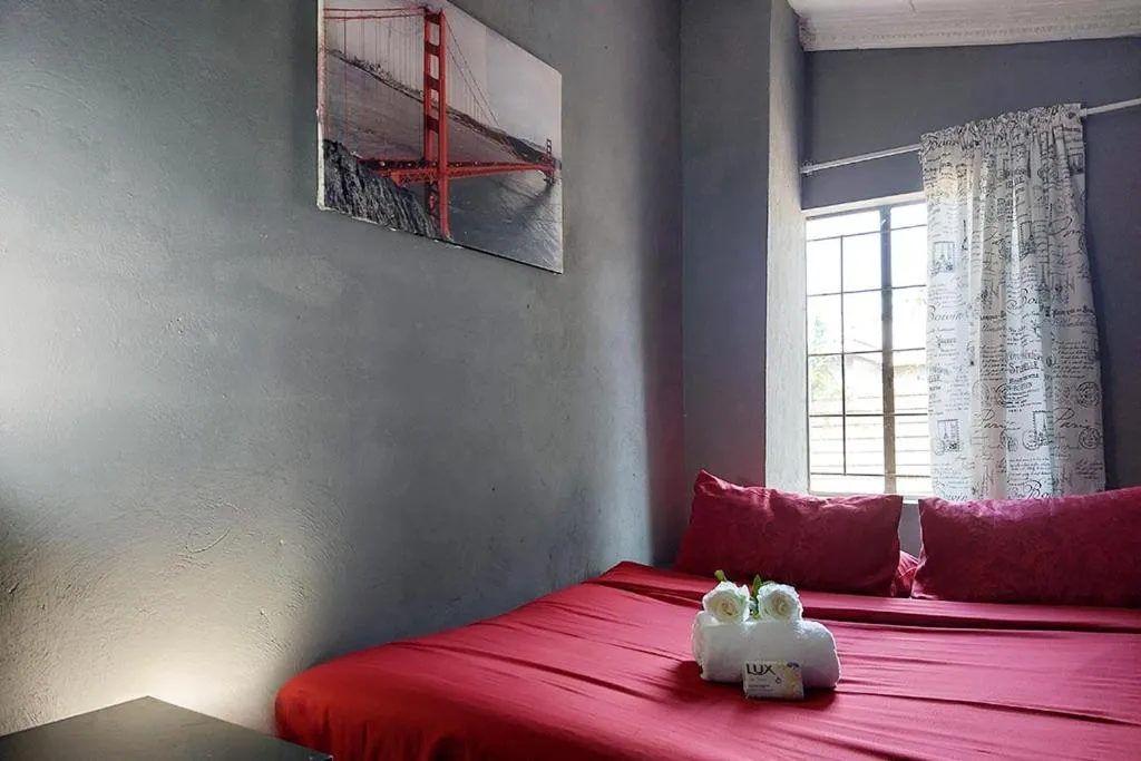 Economy Double Room in Cozy Hatfield Condo