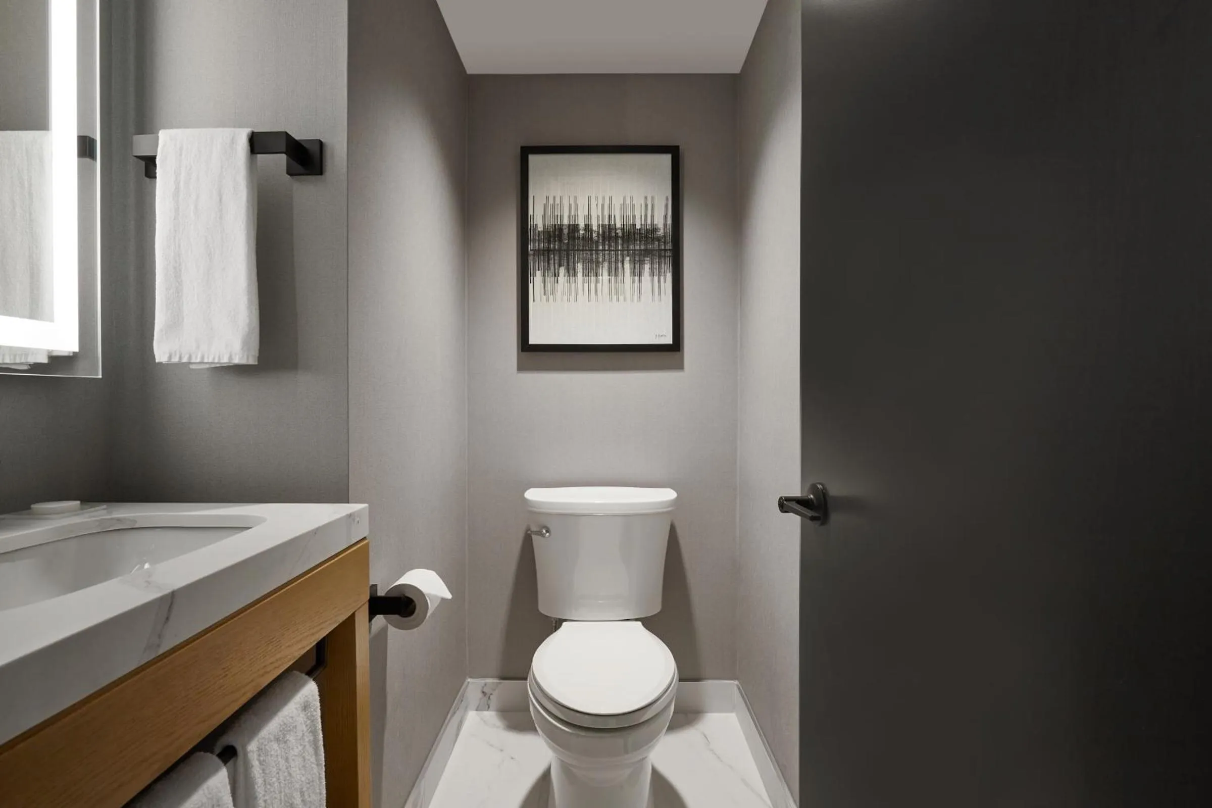 Toilet in Hyatt Place Montreal - Downtown