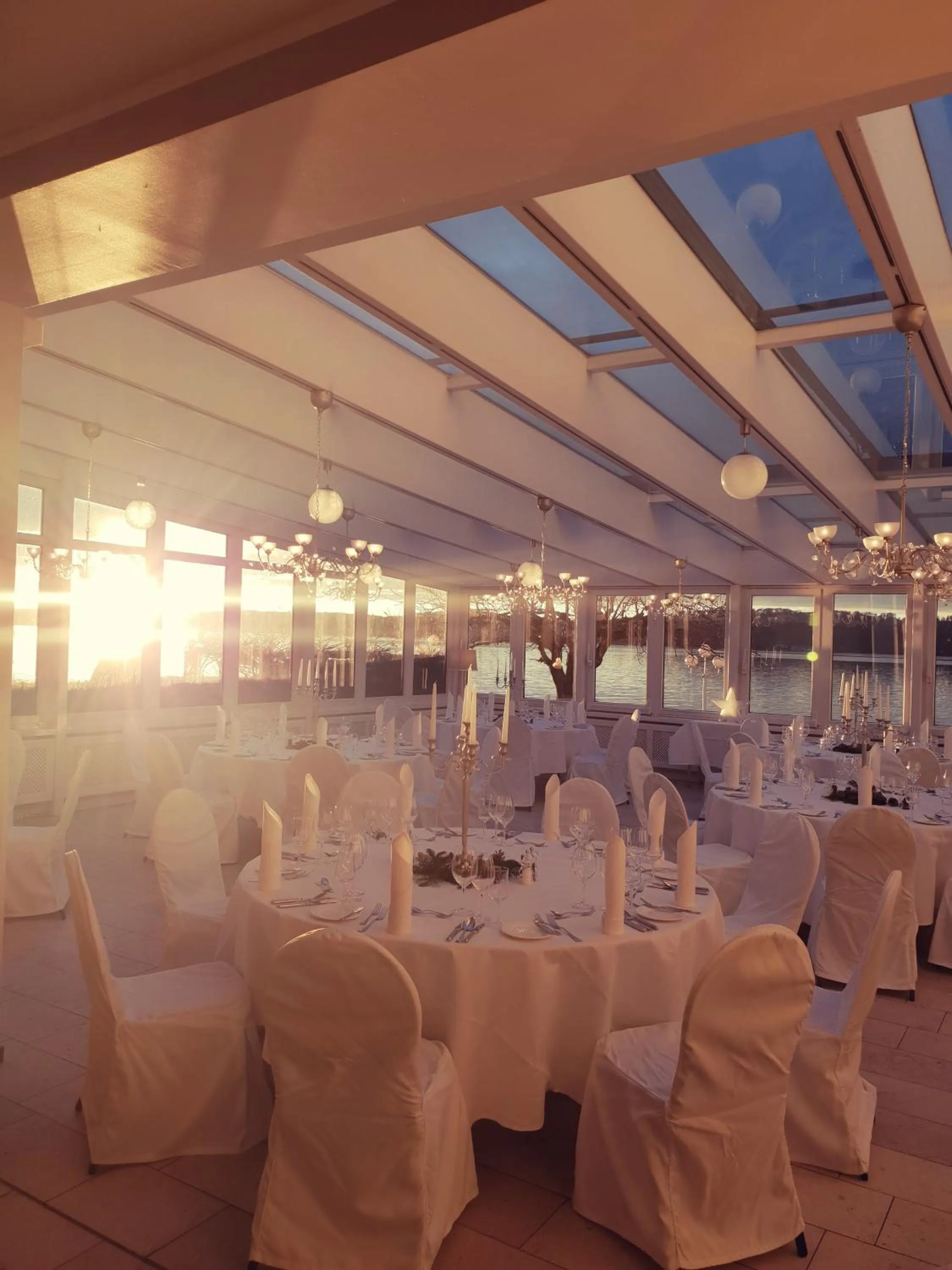 Restaurant/places to eat in Seehotel Leoni