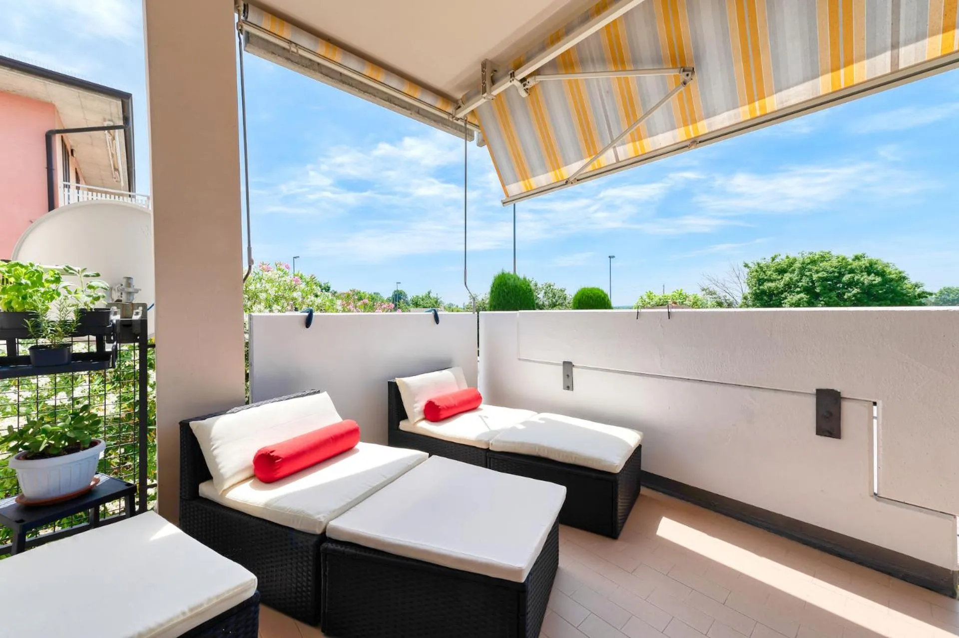 Patio in Wolf House - Sirmione Holiday