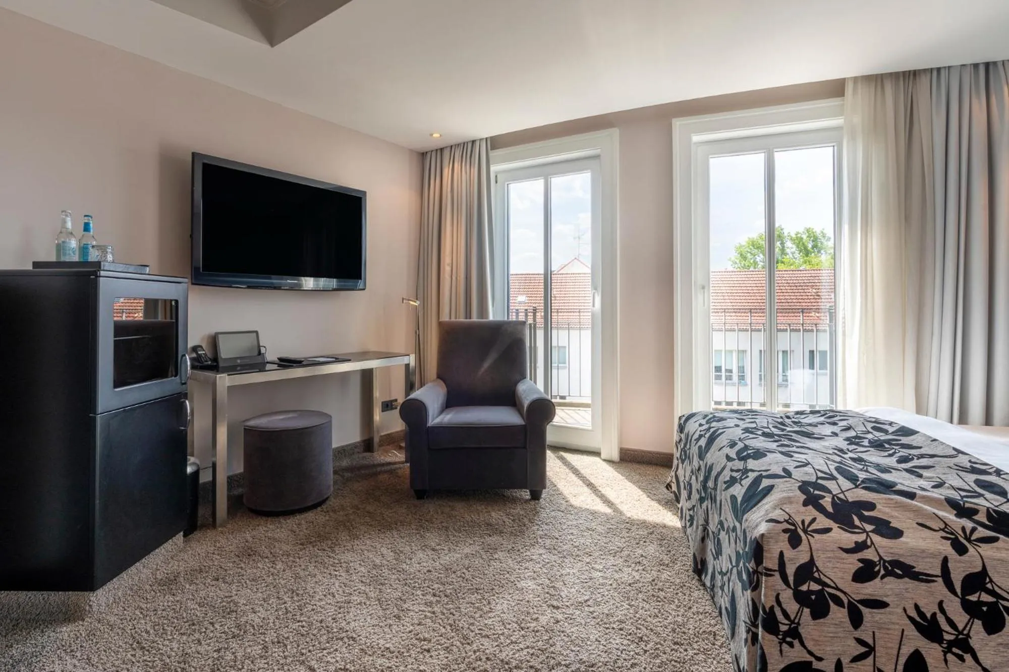 Photo of the whole room, Bed in New Berlin