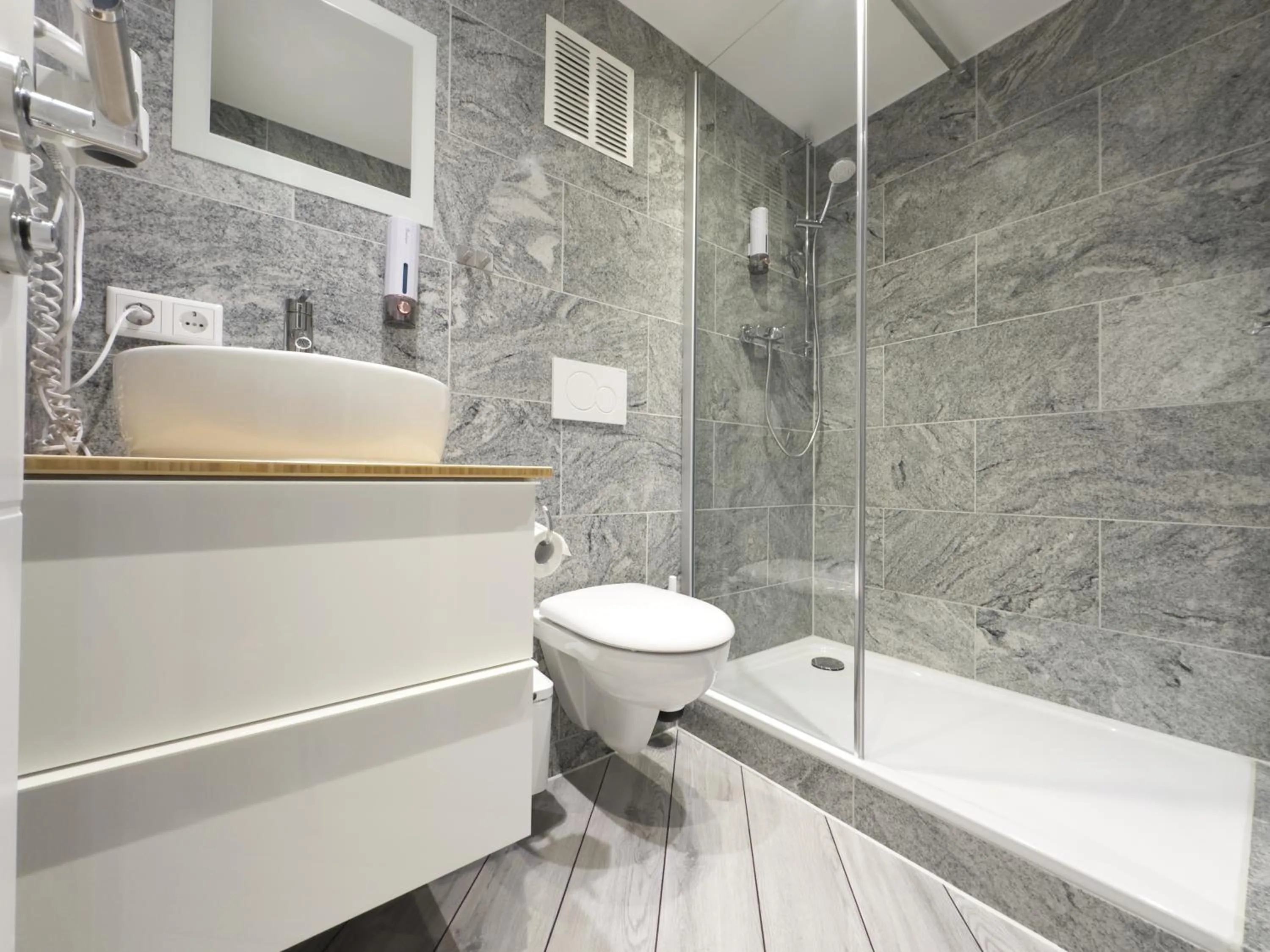 Bathroom in Mertinkus Nordseehotel