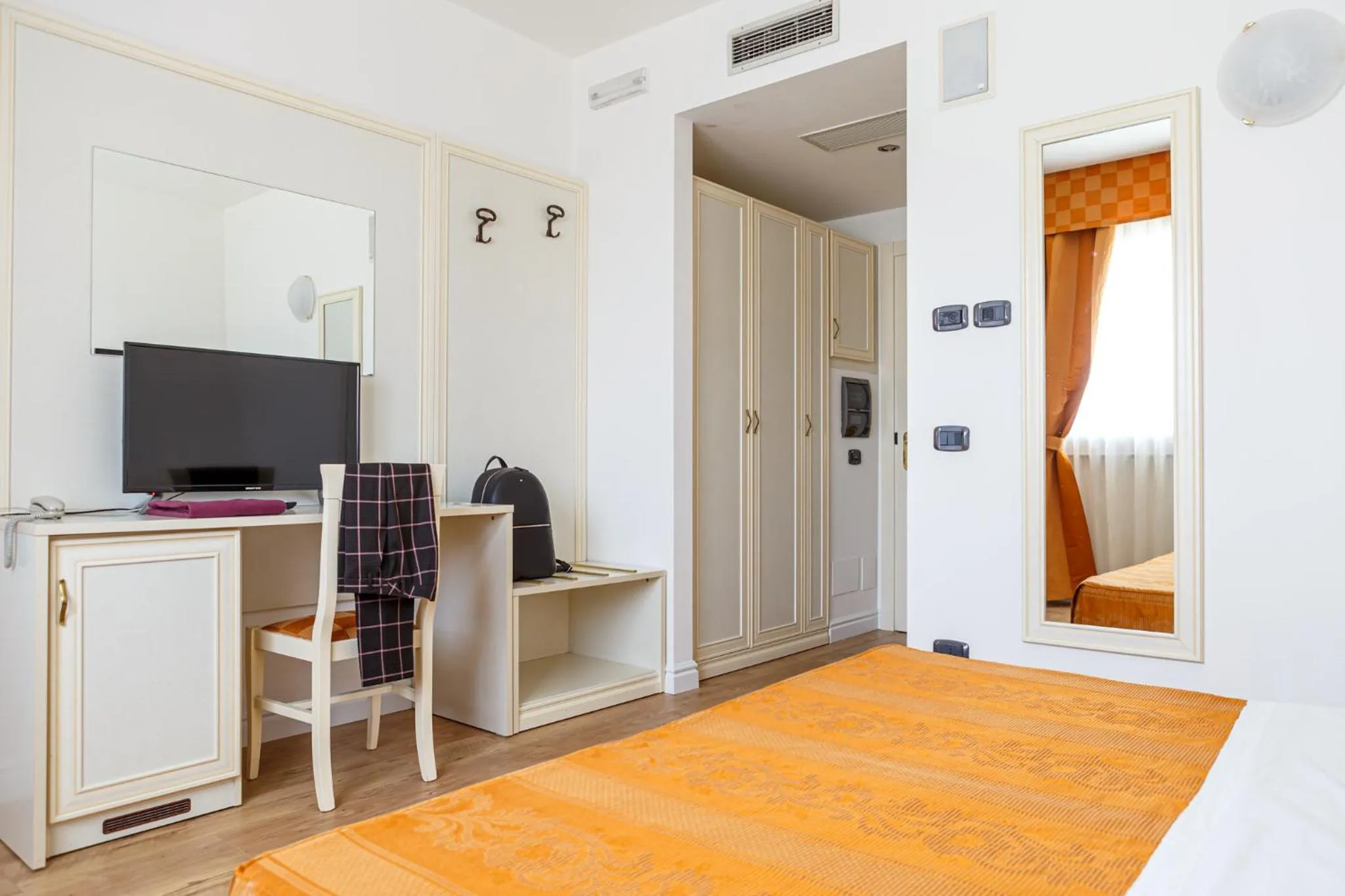 Photo of the whole room, Bed in Hotel Villa Sofia