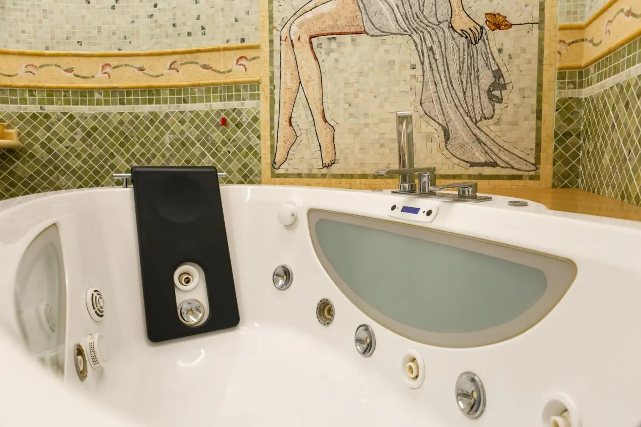 Hot Tub in Hotel Villa Sofia Hot Tub in Hotel Villa Sofia