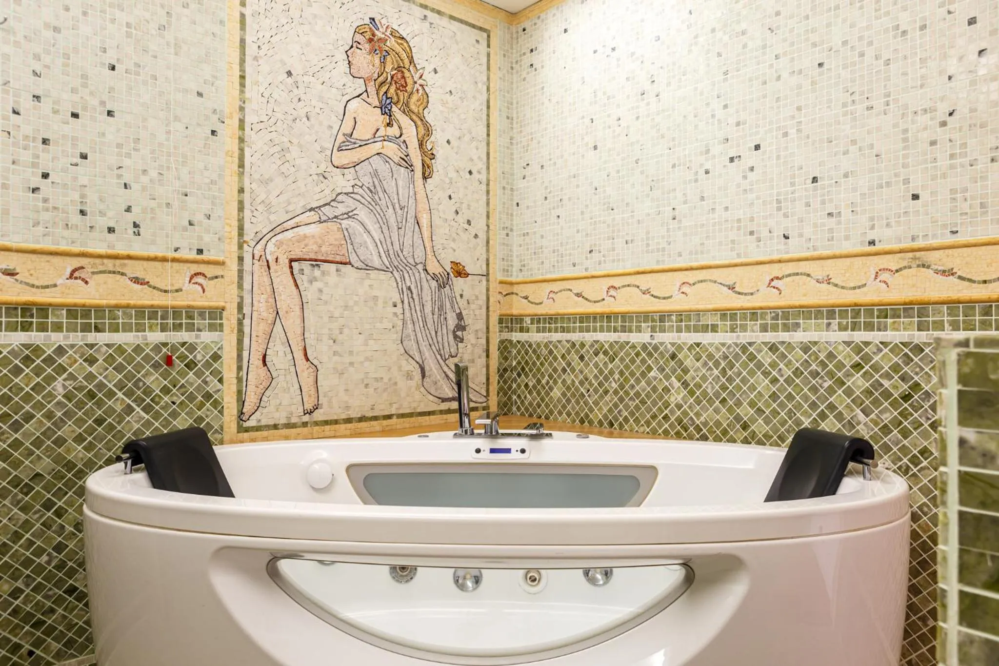 Hot Tub in Hotel Villa Sofia