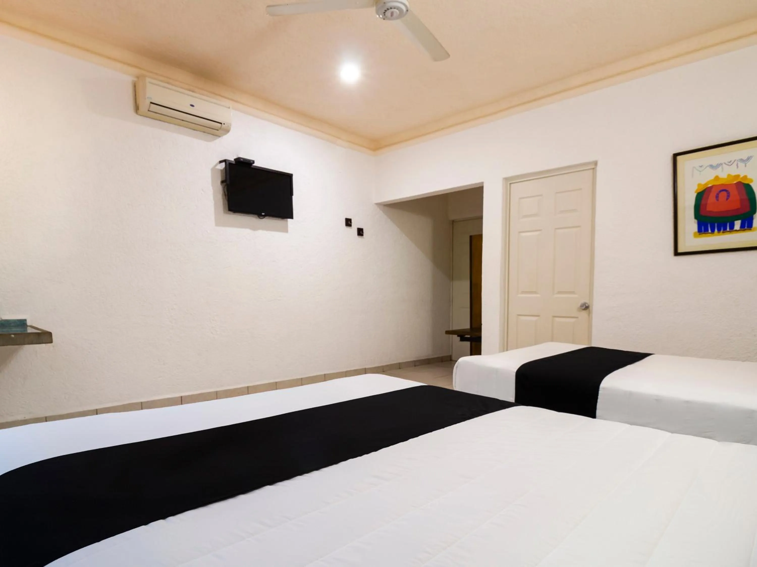 Bedroom, Bed in Hotel Parotas Manzanillo