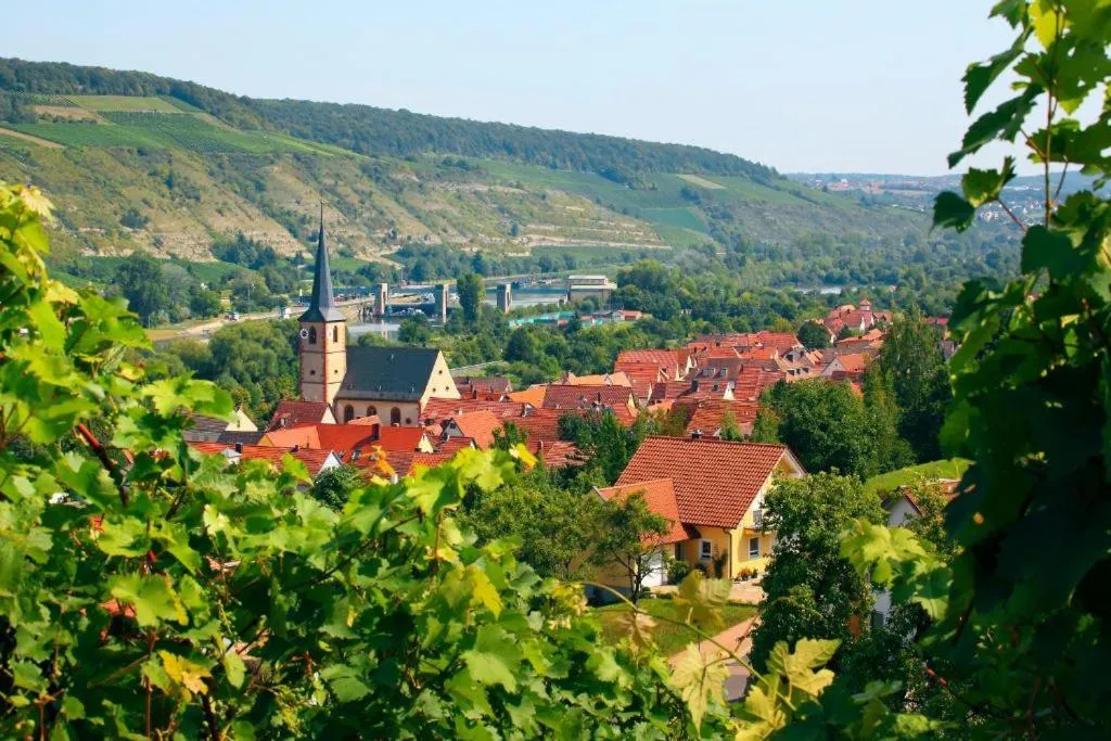 Neighbourhood in Hotel Müller Café & Wein - Mondholzhotel