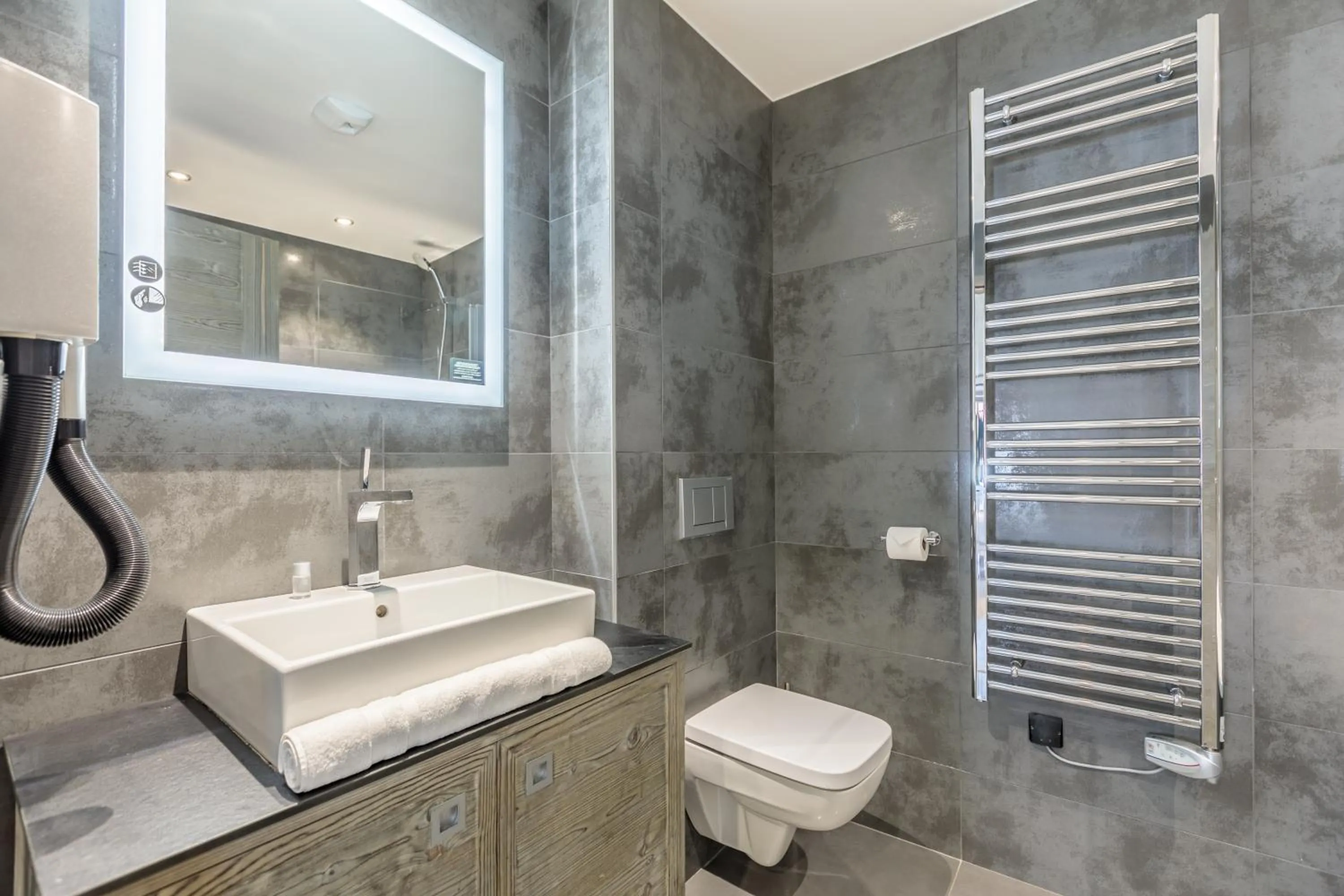 Toilet in Victoria Lodge, Friendly Hotel