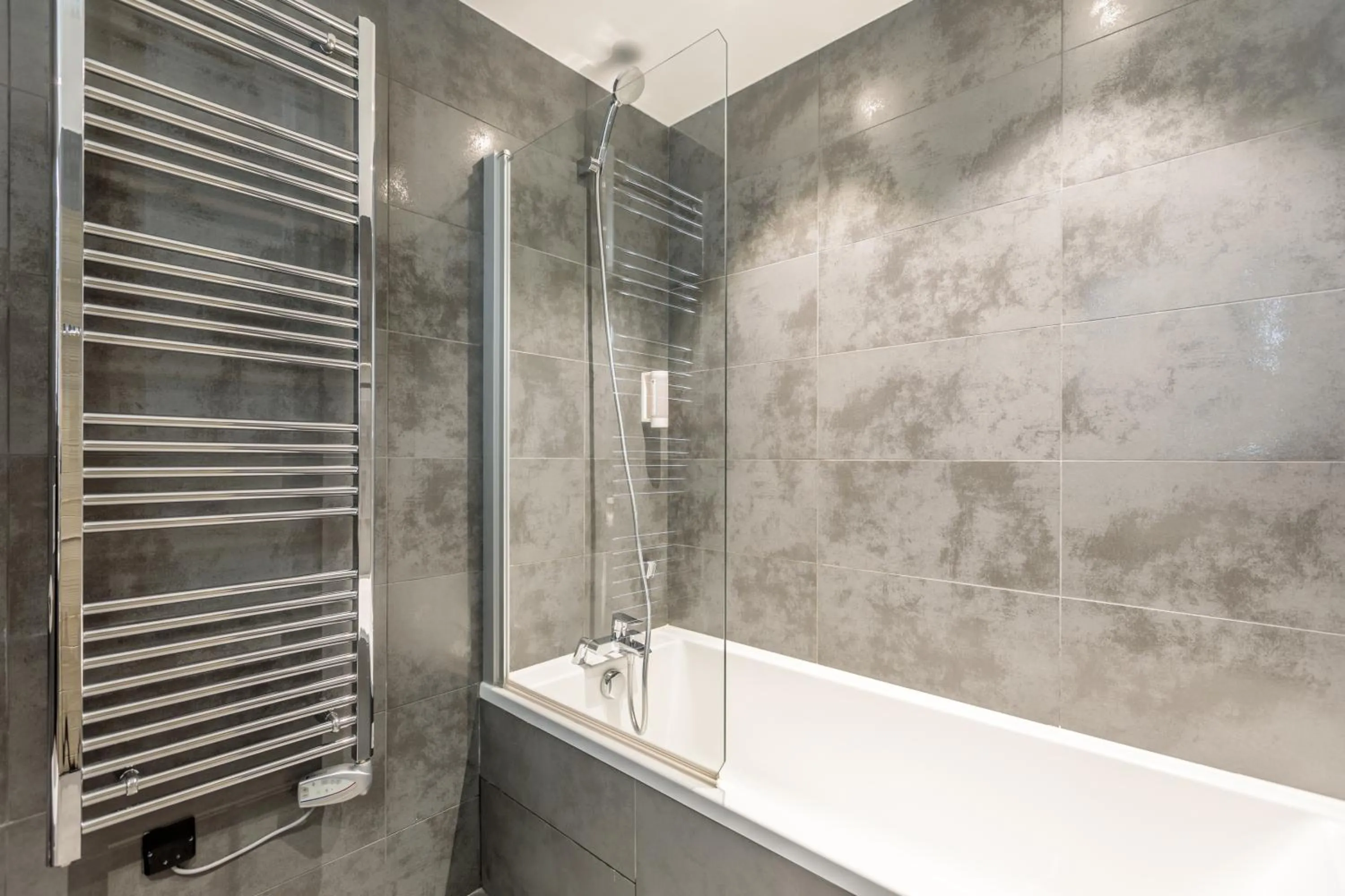 Bathroom in Victoria Lodge, Friendly Hotel